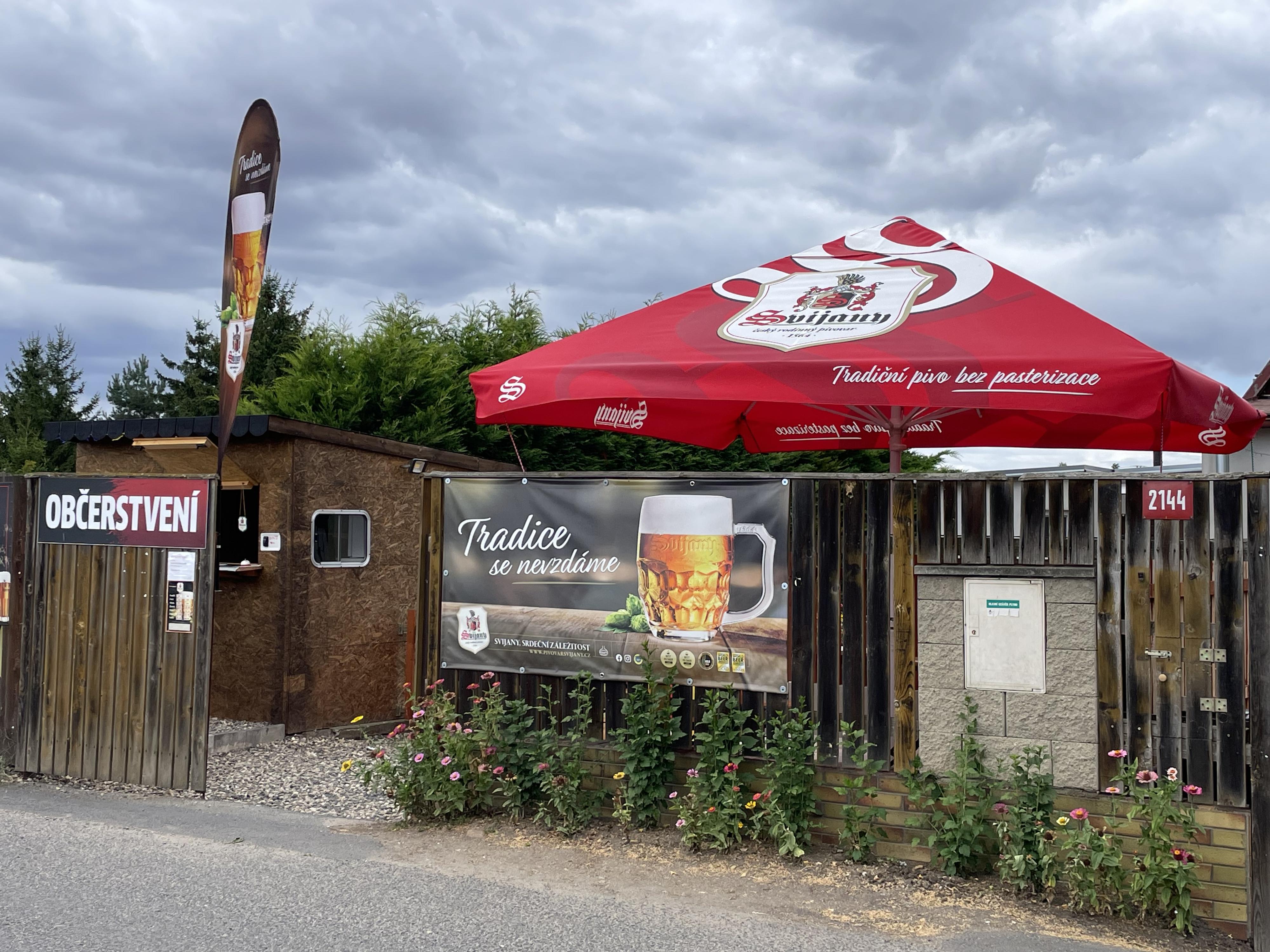 Občerstvení u řeky