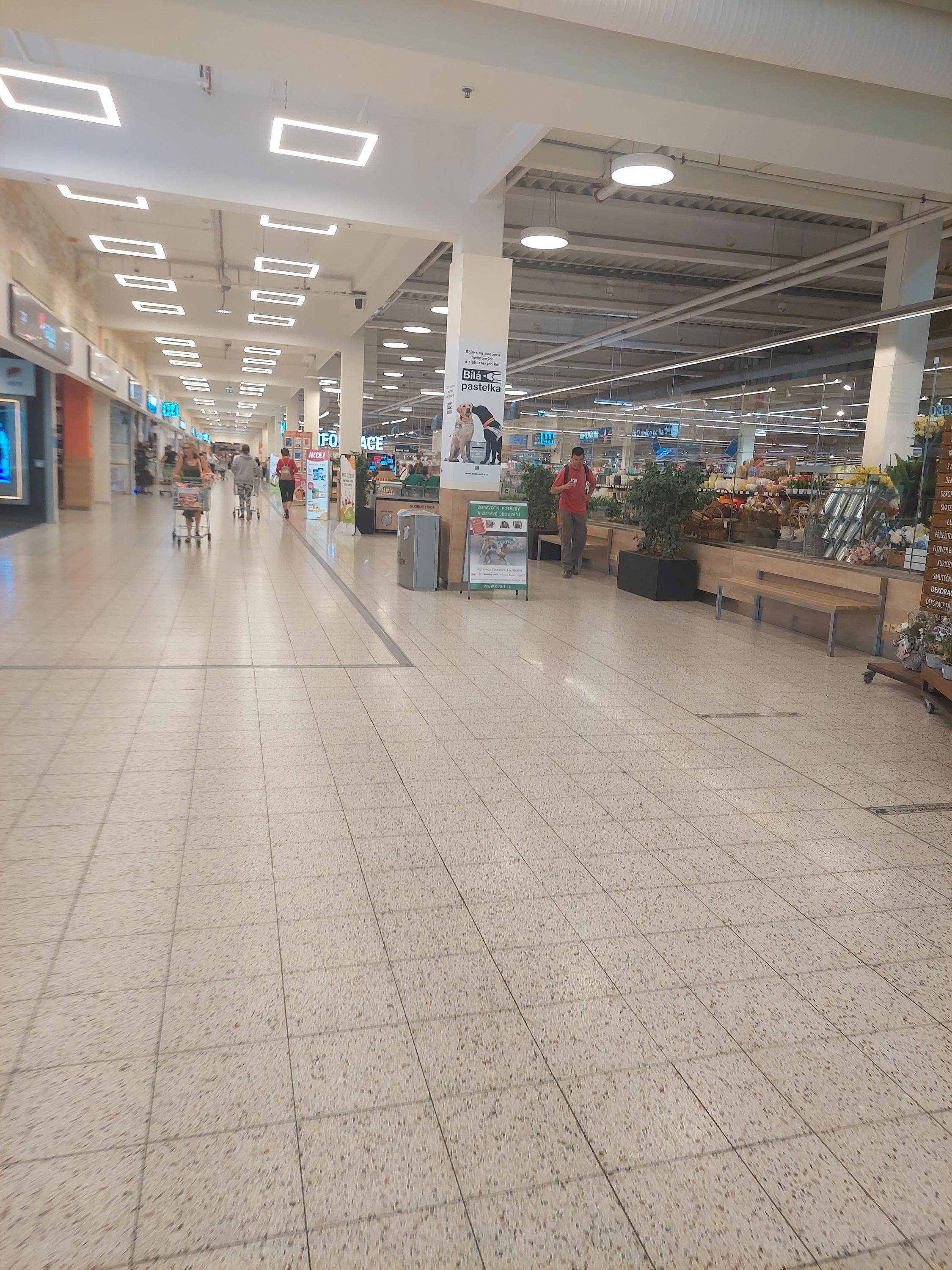 Globus Hypermarket