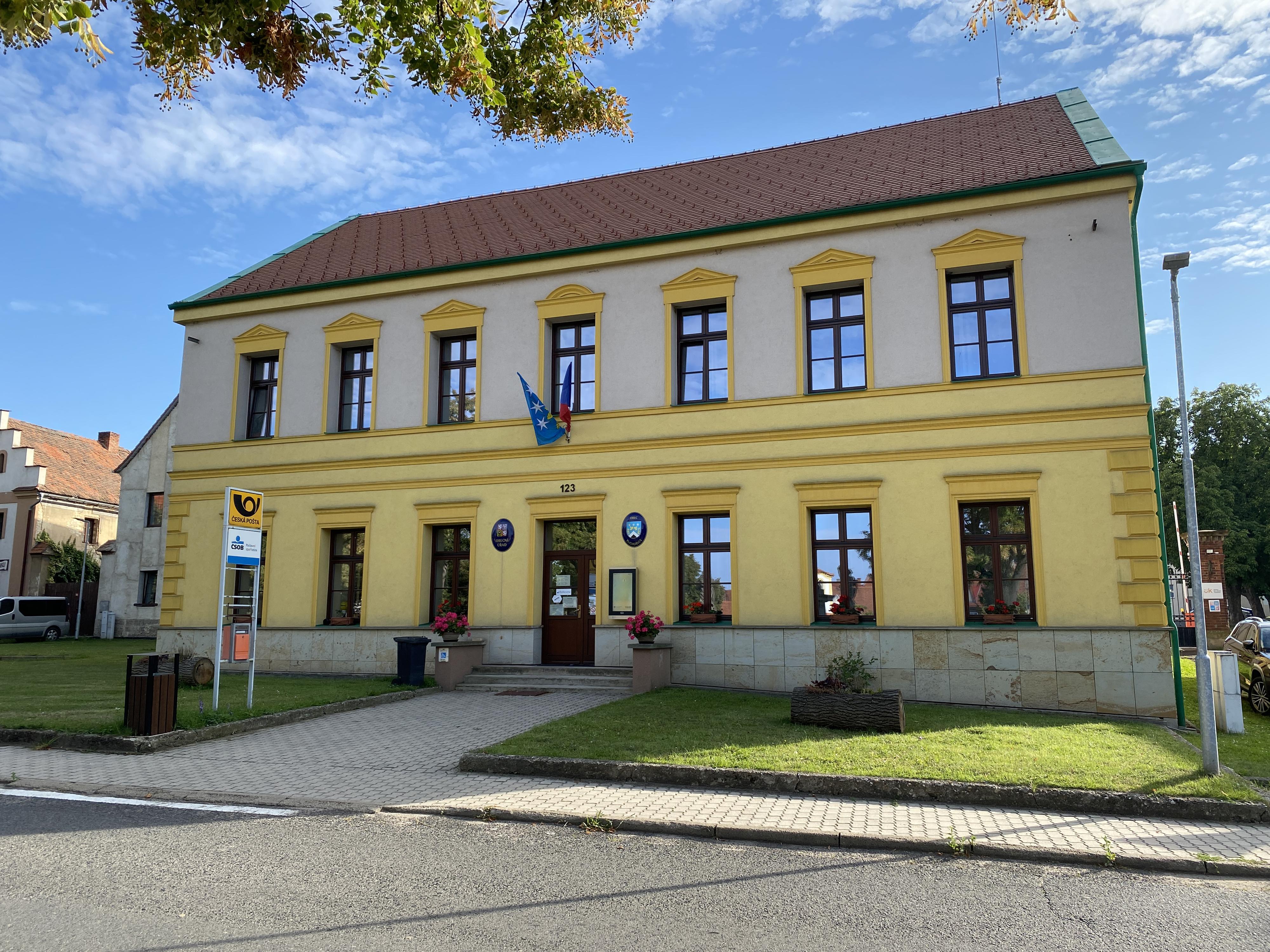Tuchořice - obecní úřad foto 2
