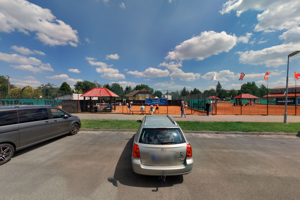 Tenisové hřiště 3 foto 1