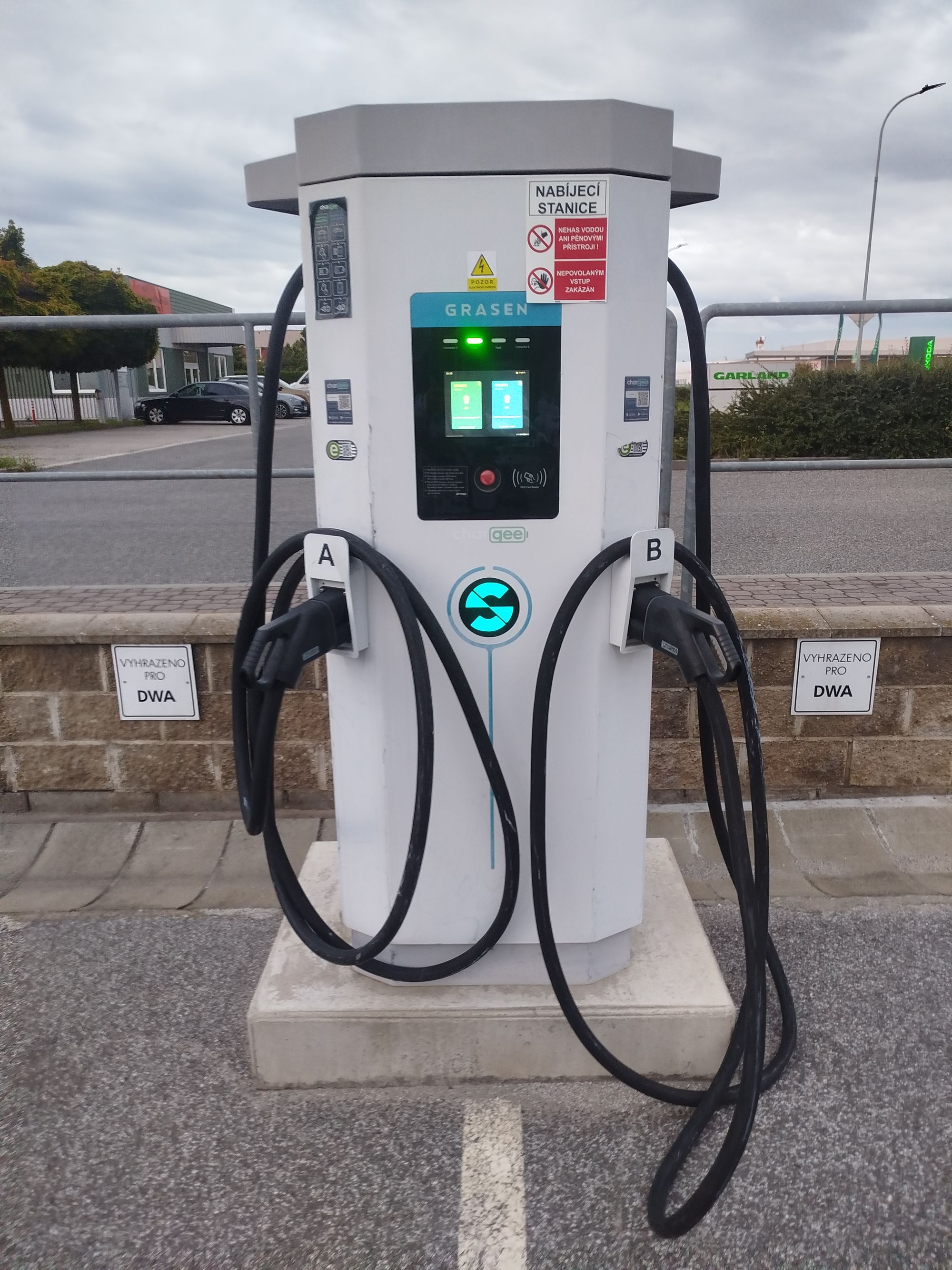 Dobíjecí stanice Chargee - Autocentrum Jičín foto 4