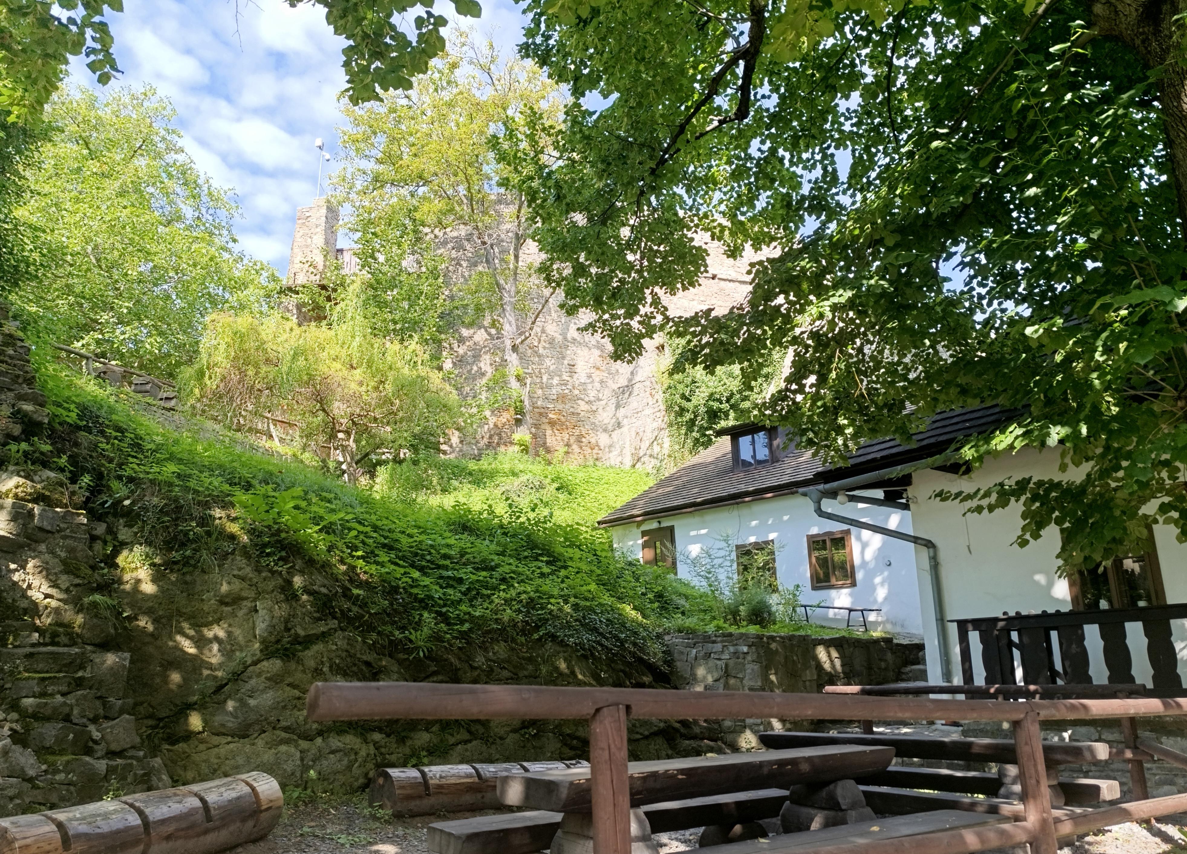 Bistro zřícenina hradu Hukvaldy foto 4