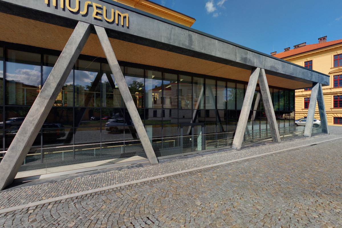 Budova DOK- Muzeum východních Čech v Hradci Králové foto 2