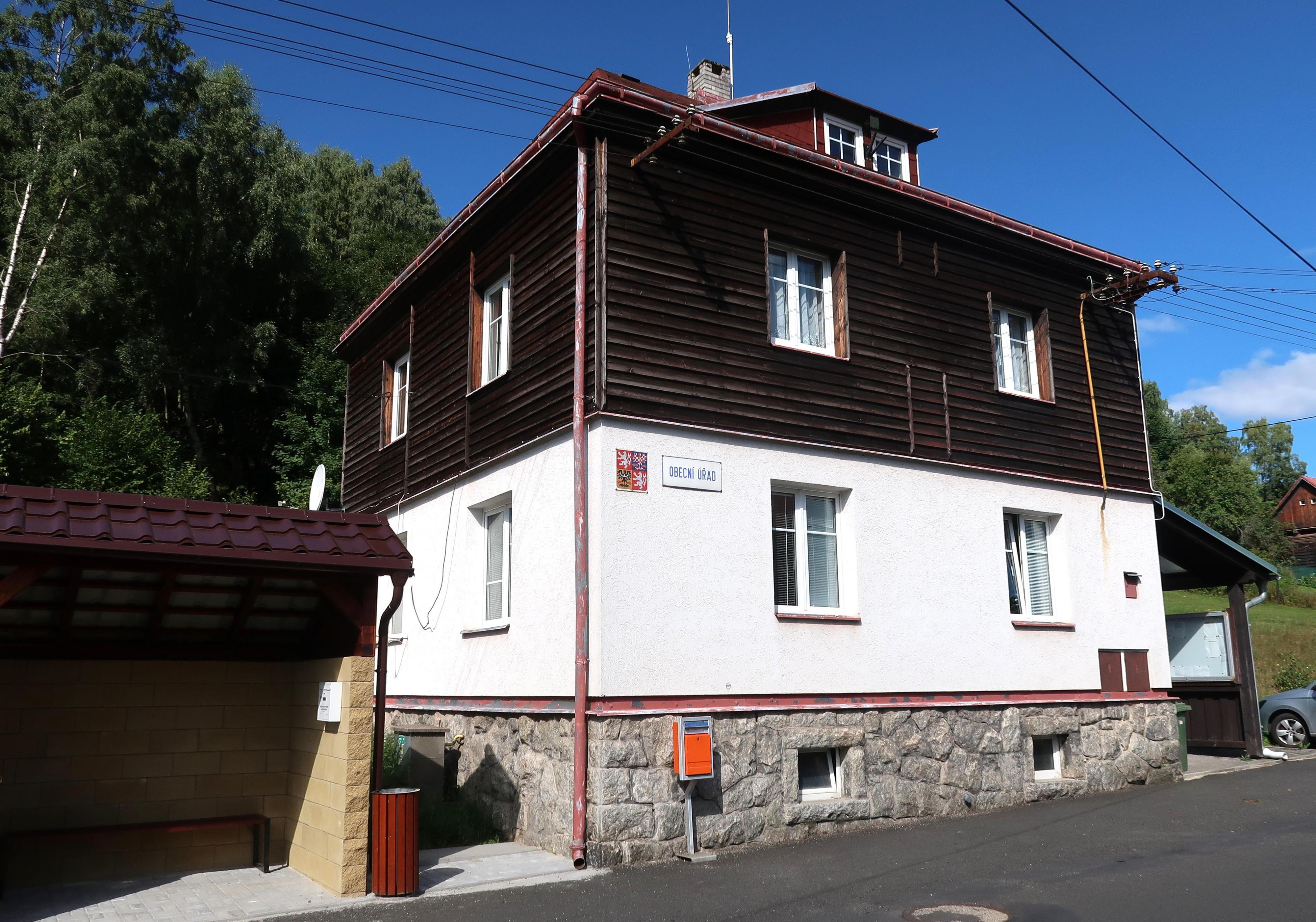 Stříbrná - obecní úřad foto 2