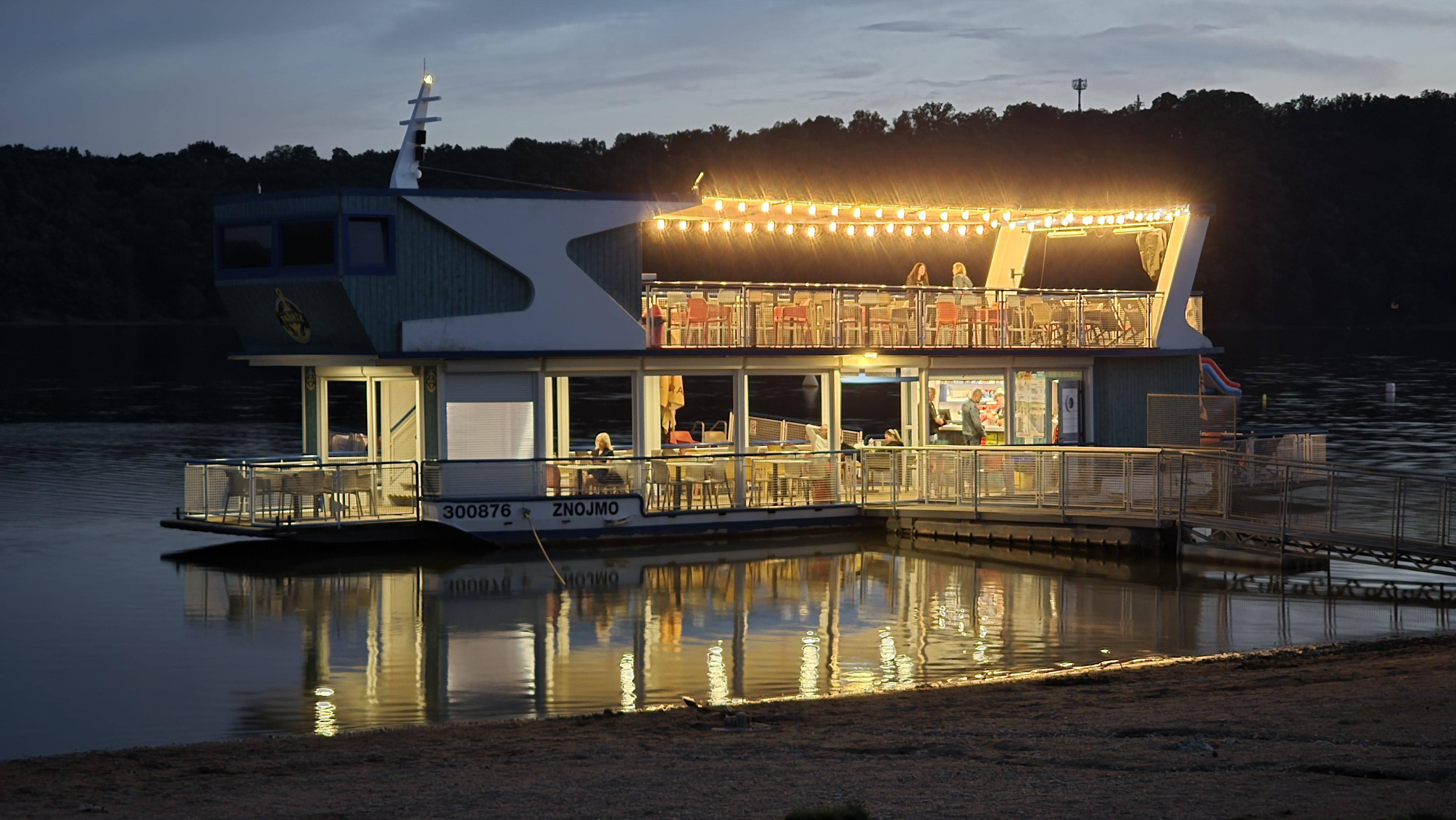 Pařník - Summer boat music bar foto 2