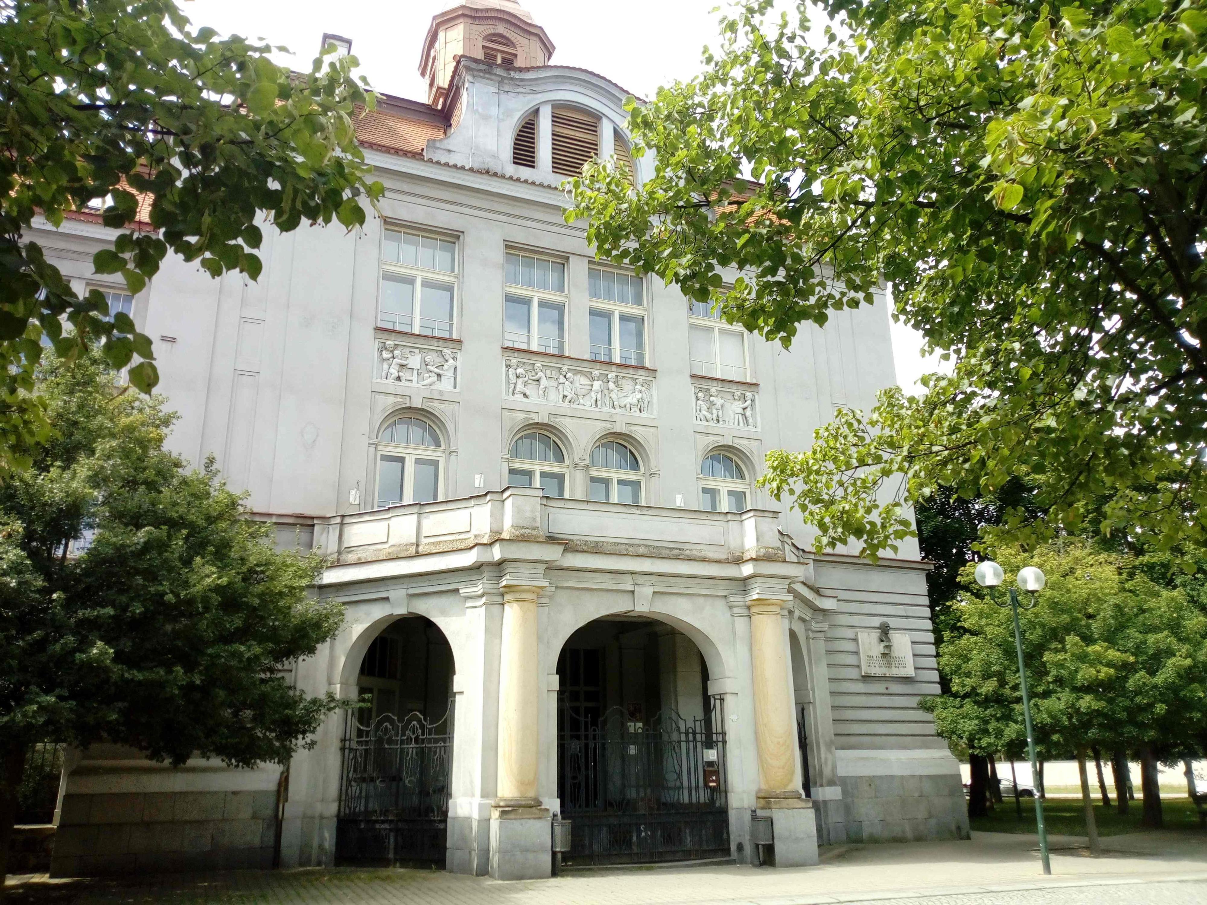 Gymnázium Plzeň, Mikulášské náměstí foto 4