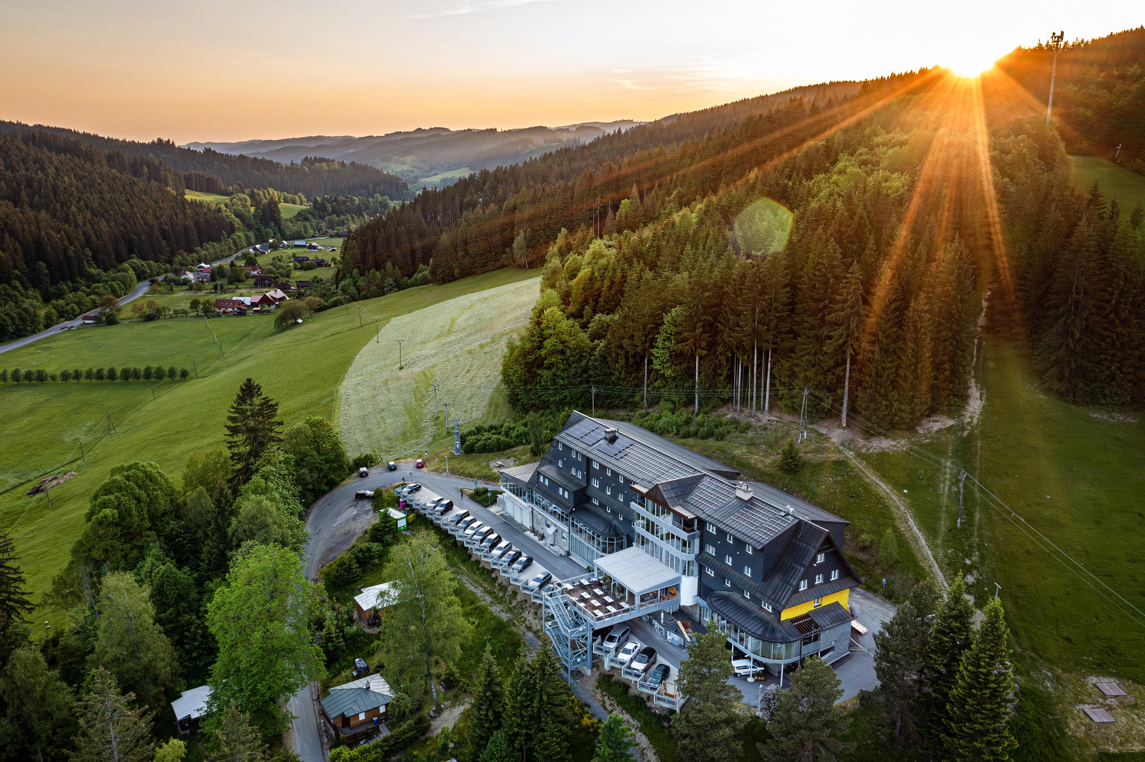 Nabíjecí stanice pro elektromobily foto 3