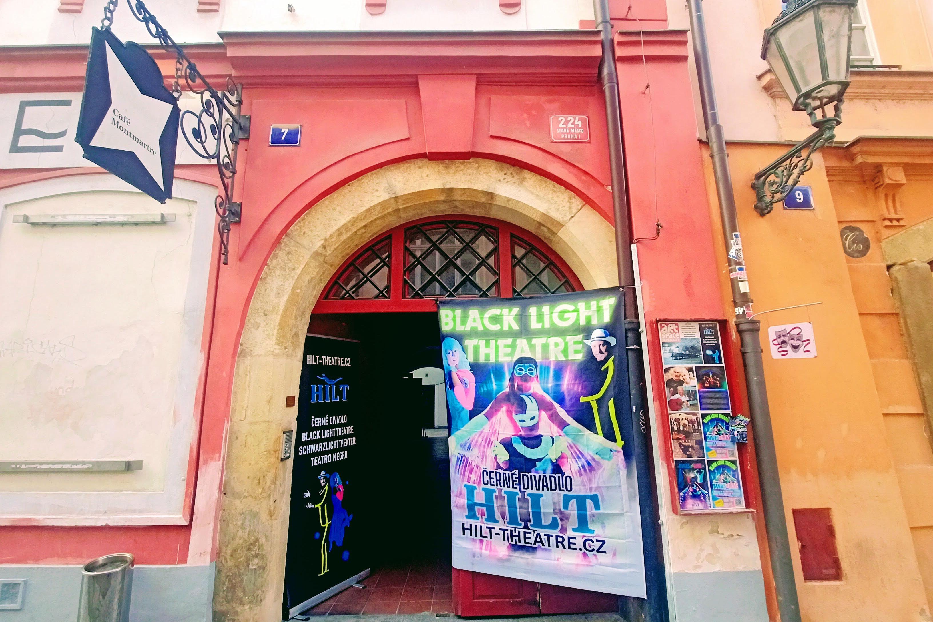 HILT - black light theatre Prague foto 1