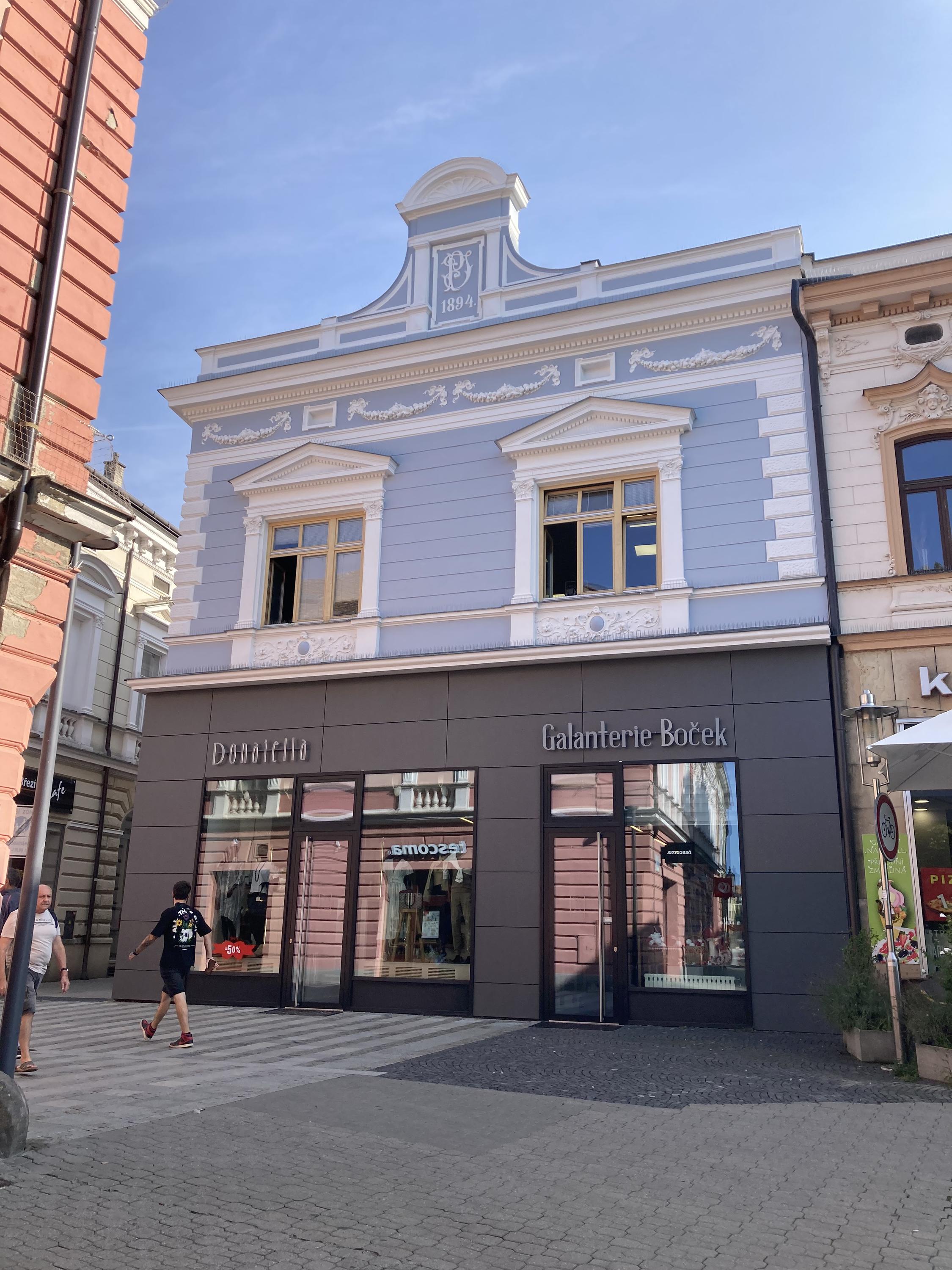 Donatella - luxusní italská móda foto 4