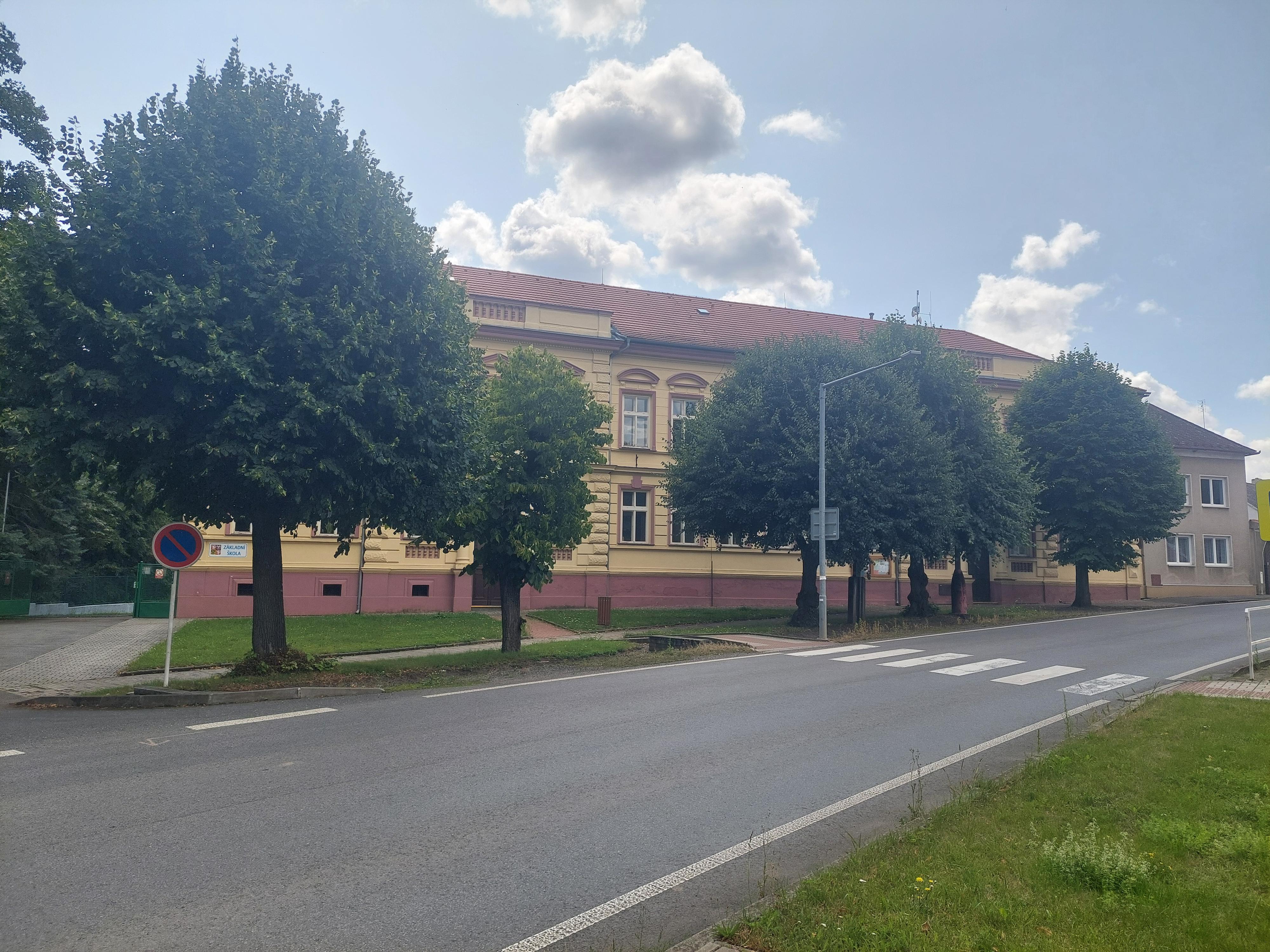 ZŠ a MŠ Lochovice foto 2