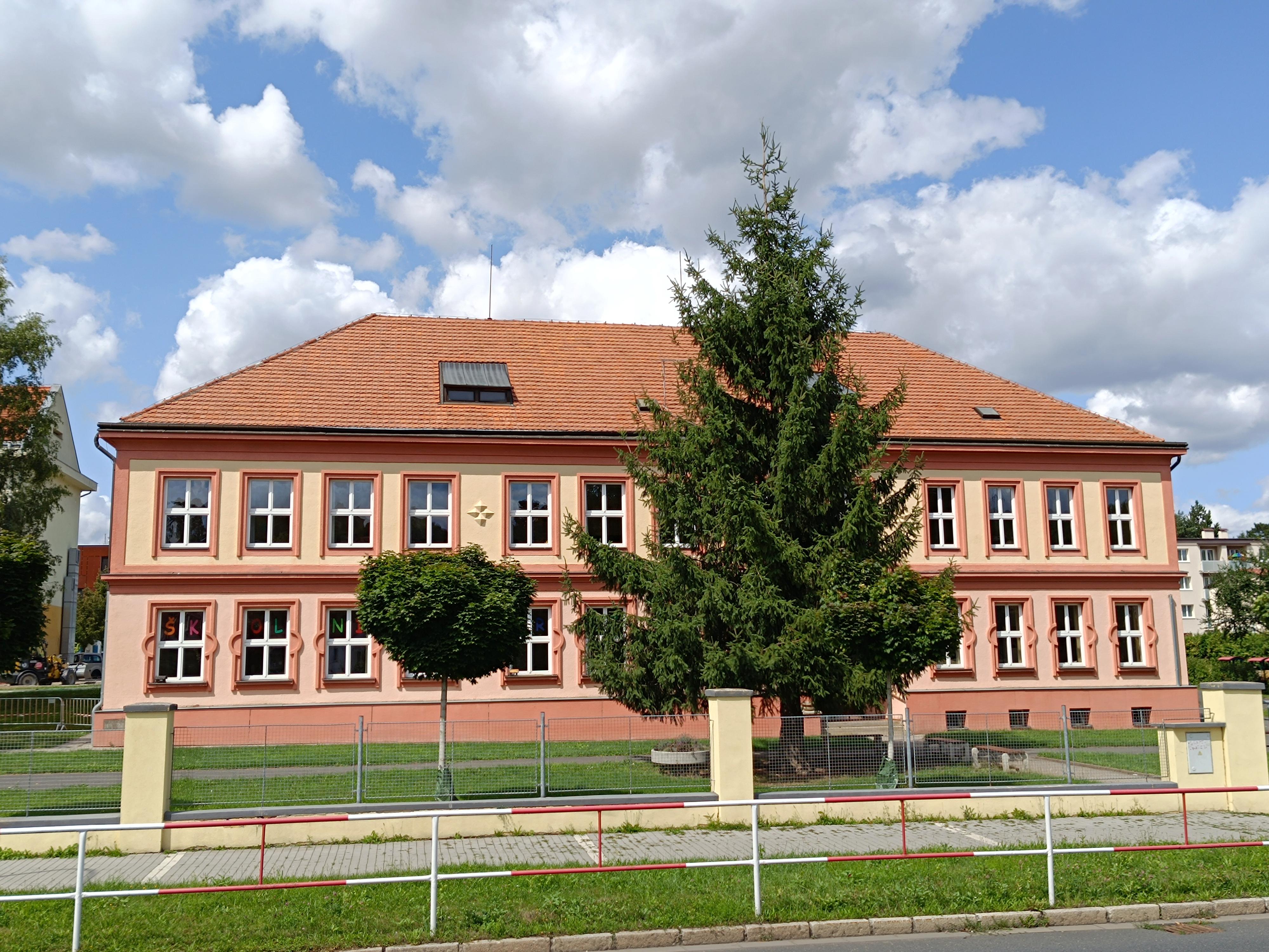 ZŠ a MŠ T. G. Masaryka, Praha 6, Náměstí Českého povstání