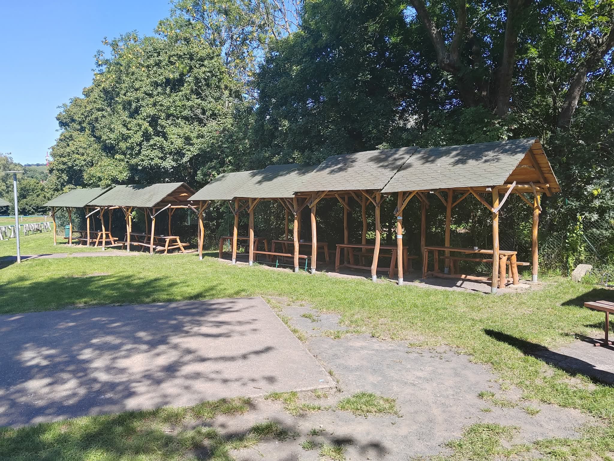 Fotbalové hřiště Malé Žernoseky foto 4