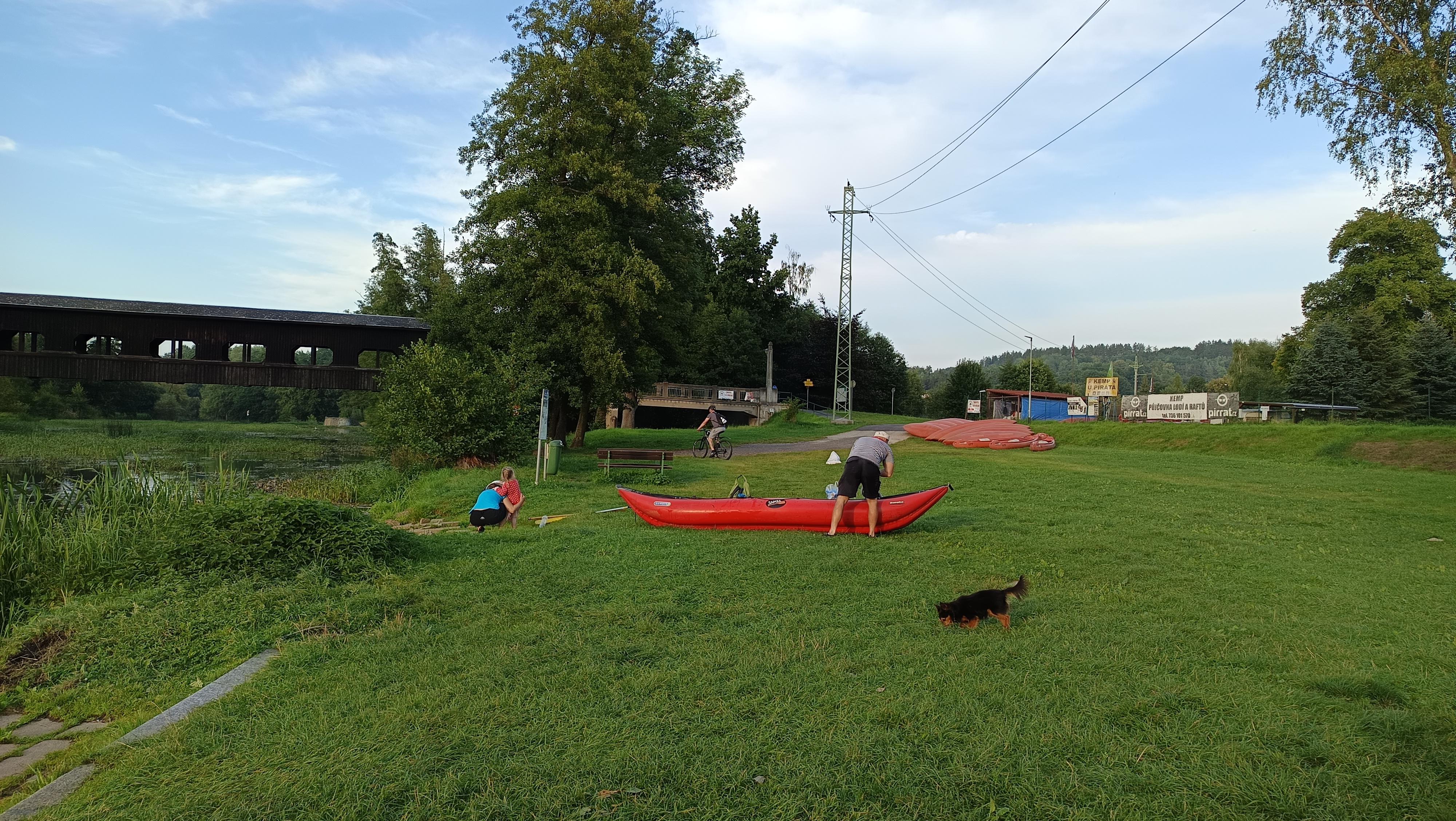 Půjčovna lodí Leština foto 1