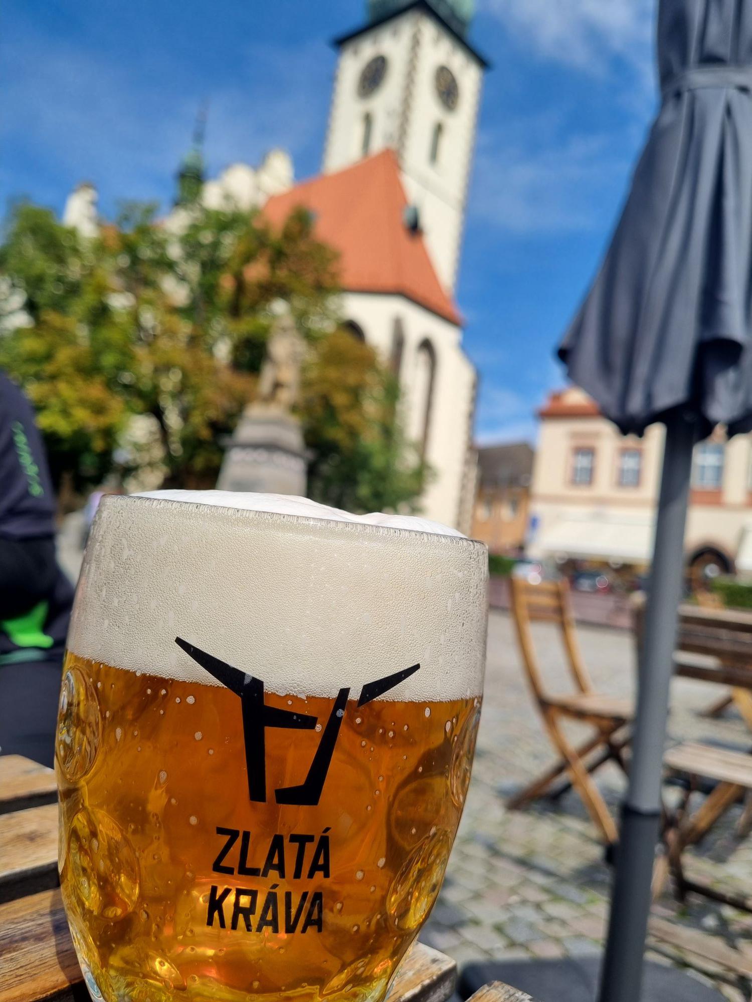 Bar na náměstí foto 2