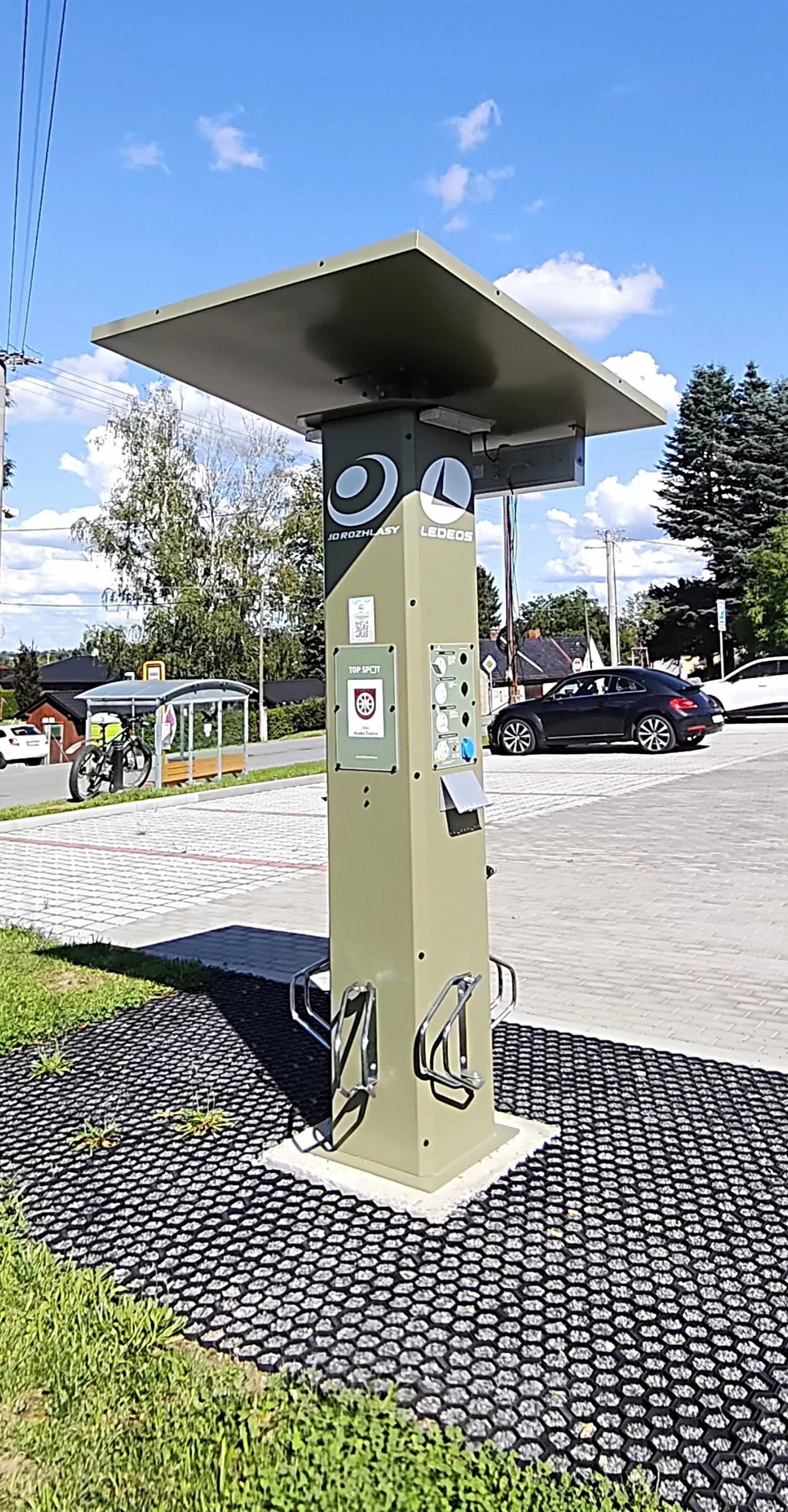 Multifunkční dobíjecí stanice Ledeos foto 3