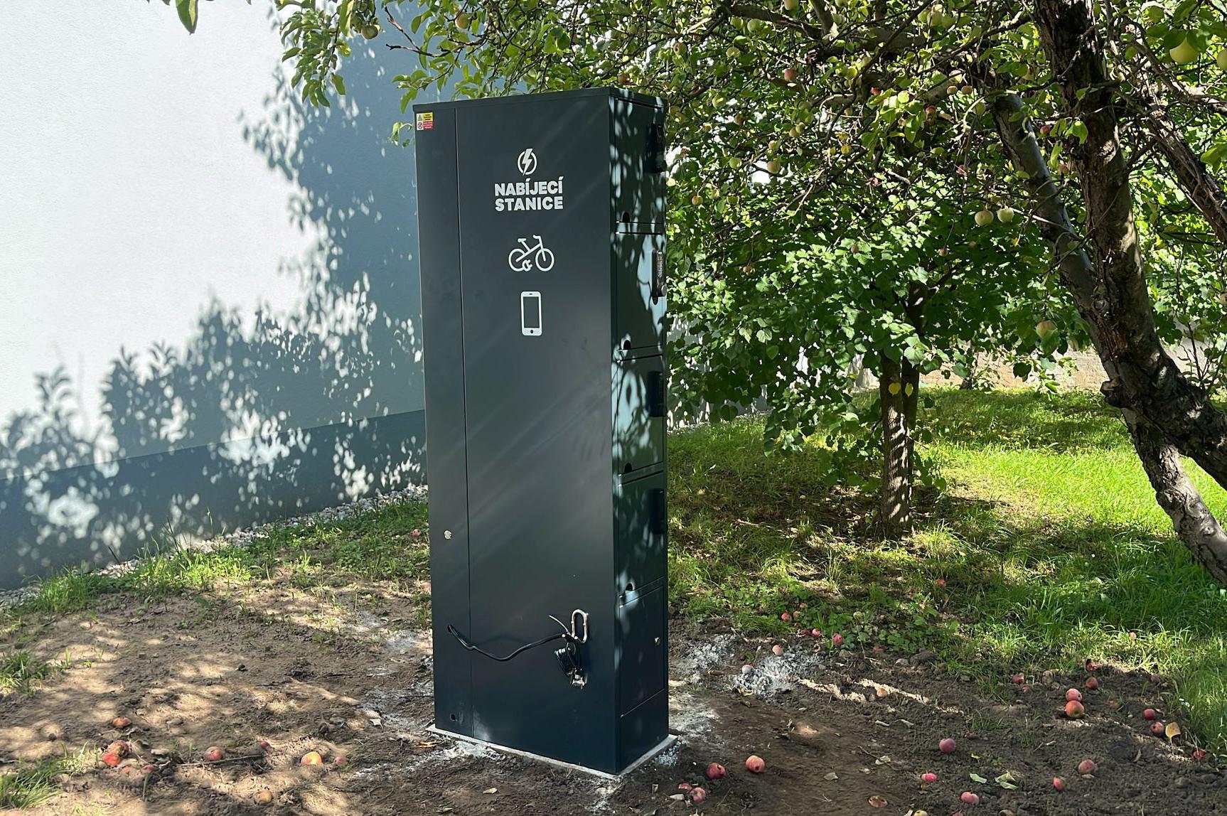 Nabíjecí stanice pro elektrokola a mobilní zařízení Etron Czech s.r.o.