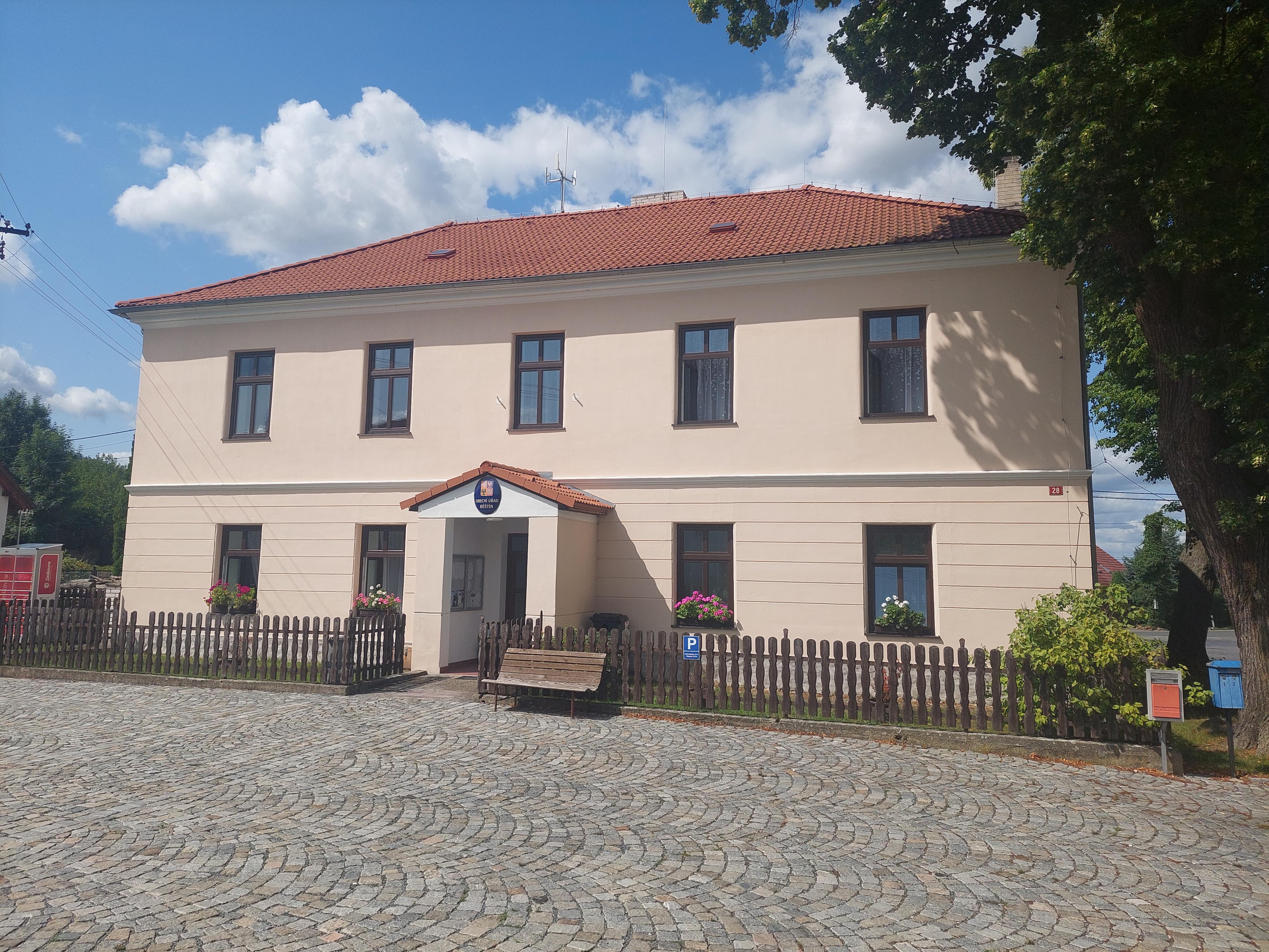 Běštín - obecní úřad foto 4