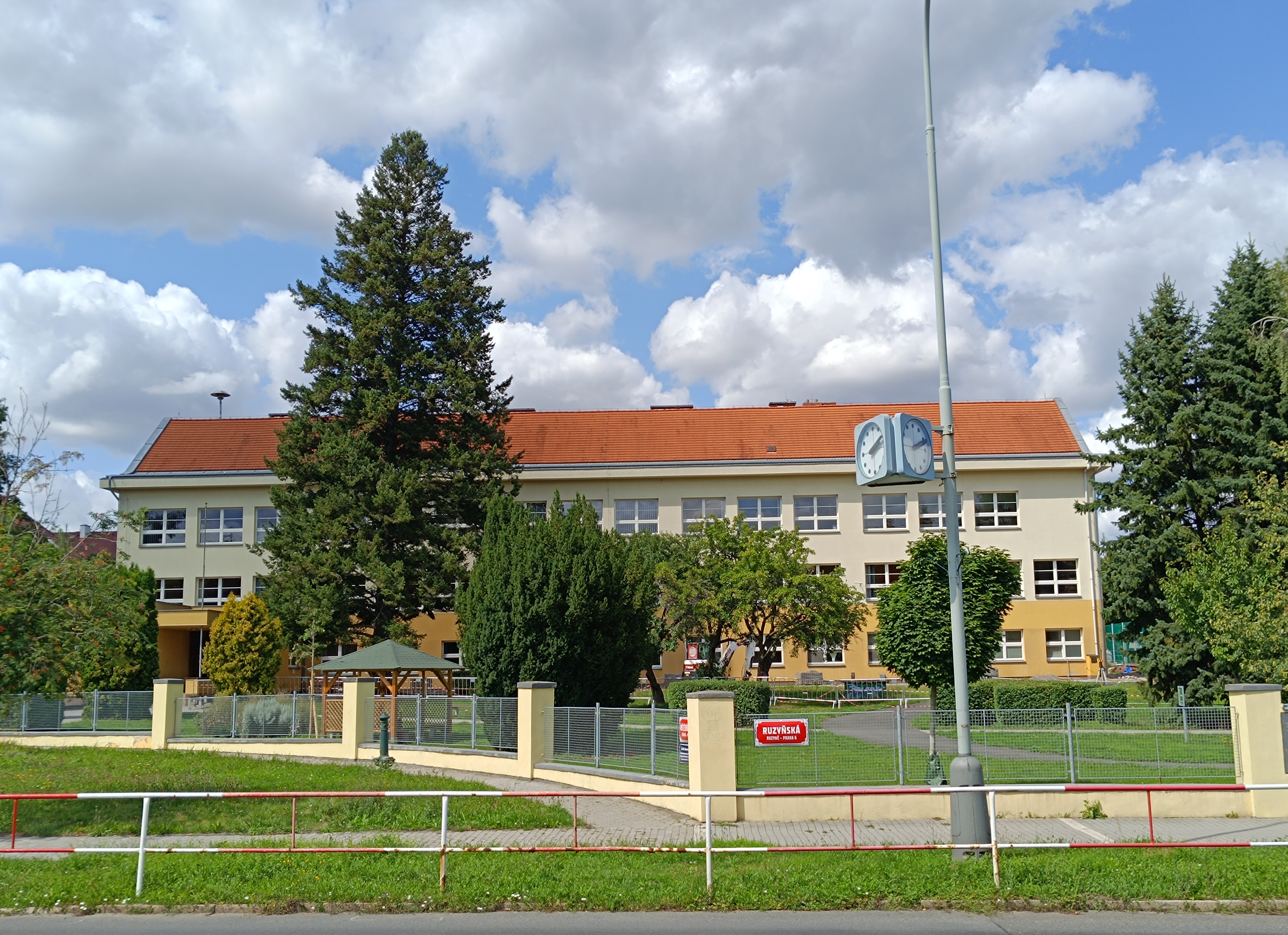 Základní škola T.G.Masaryka Ruzyně - Základní škola