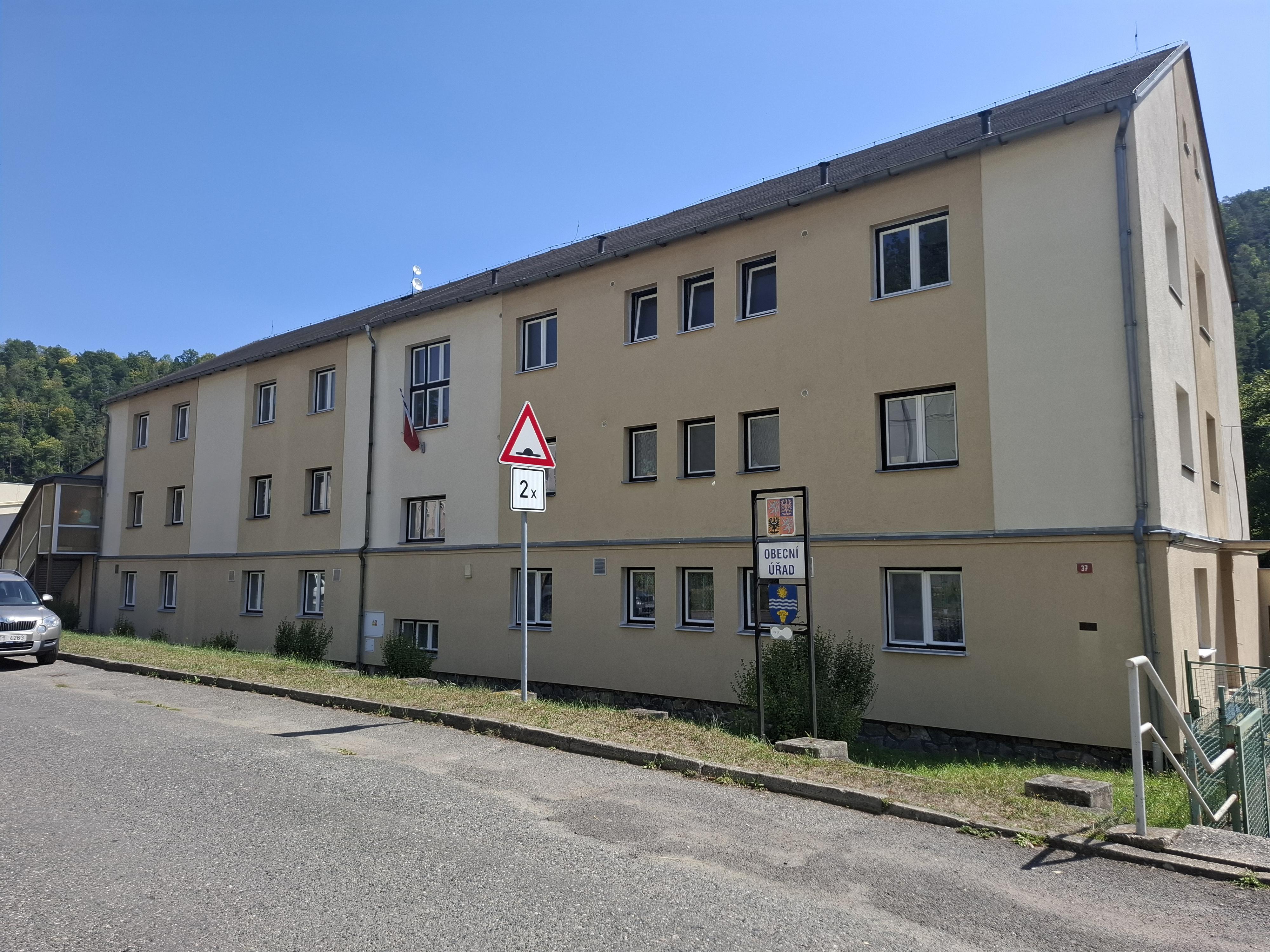 Solenice - obecní úřad foto 3