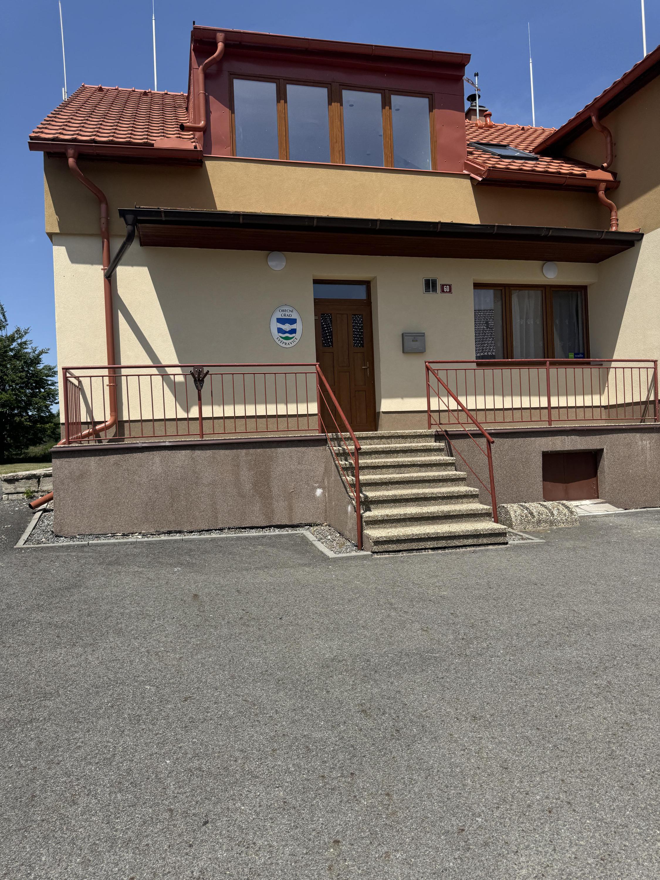 Svépravice - obecní úřad foto 3