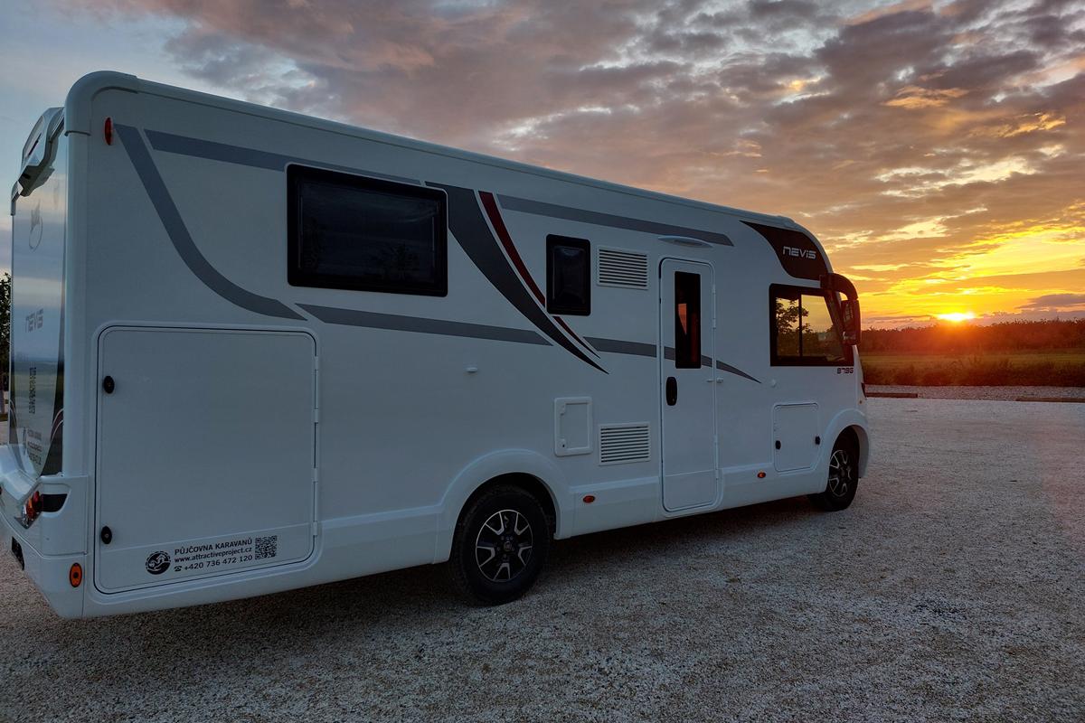 Obytný vůz McLouis NEVIS - 5 os, ŘP sk. B, RV 2024
