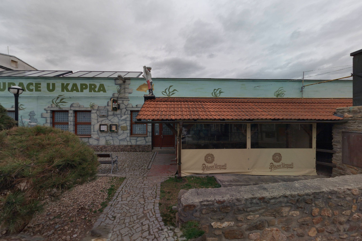 Plzeňská restaurace U Kapra - Nabíjecí stanice foto 3