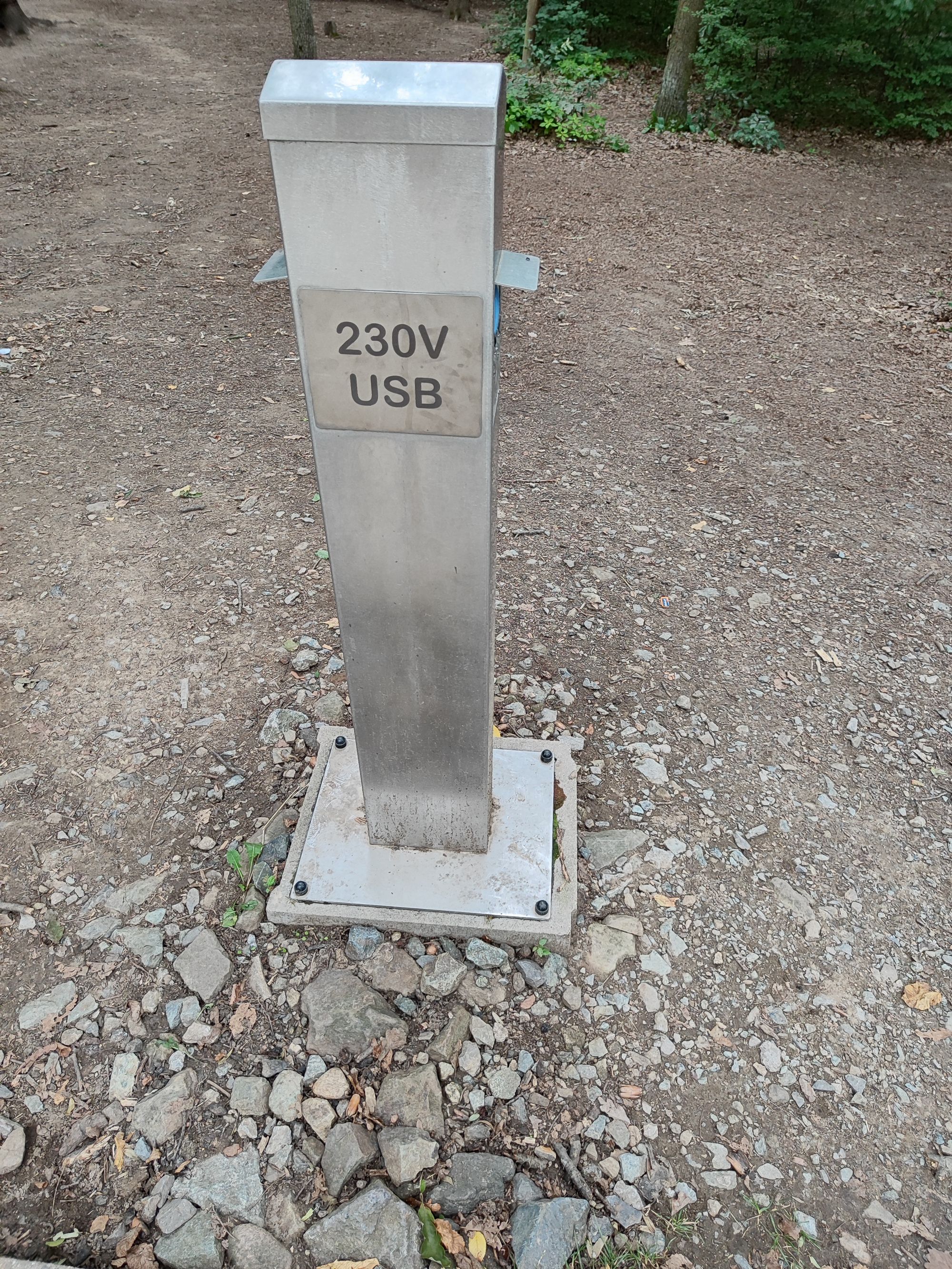 Nabíjecí zásuvka u Křupkafé foto 3