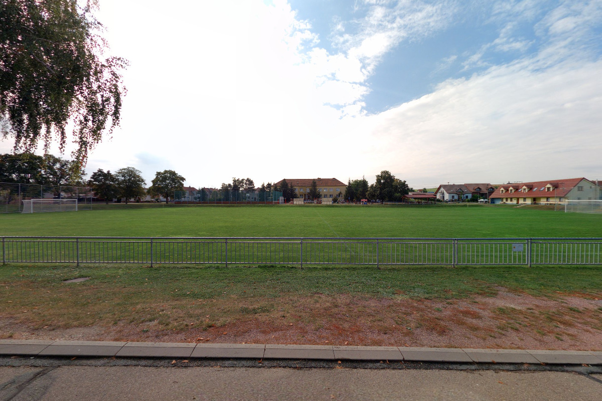 Fotbalové hřiště Starovičky foto 2