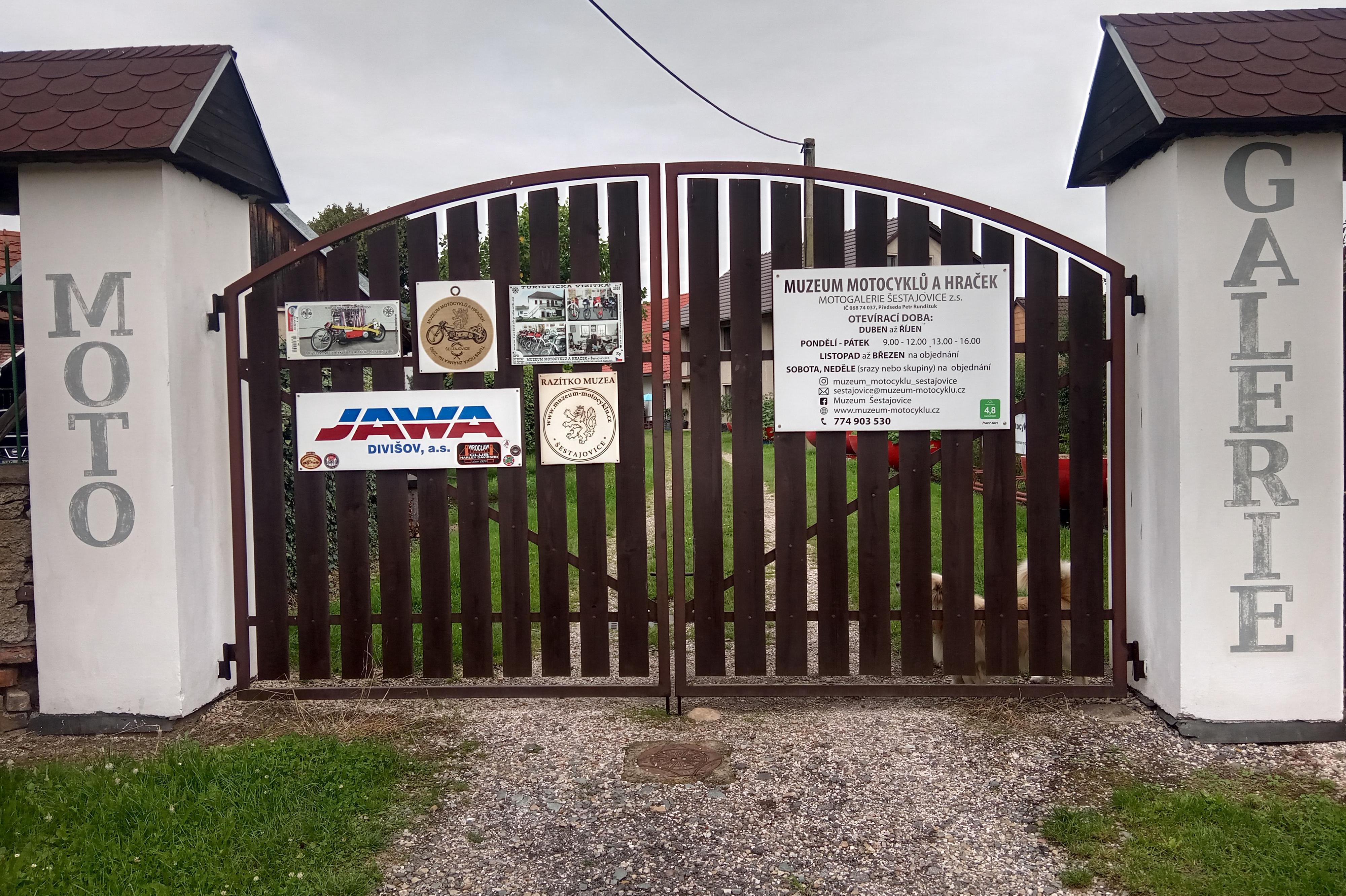 Muzeum Motocyklů a hraček Šestajovice foto 1