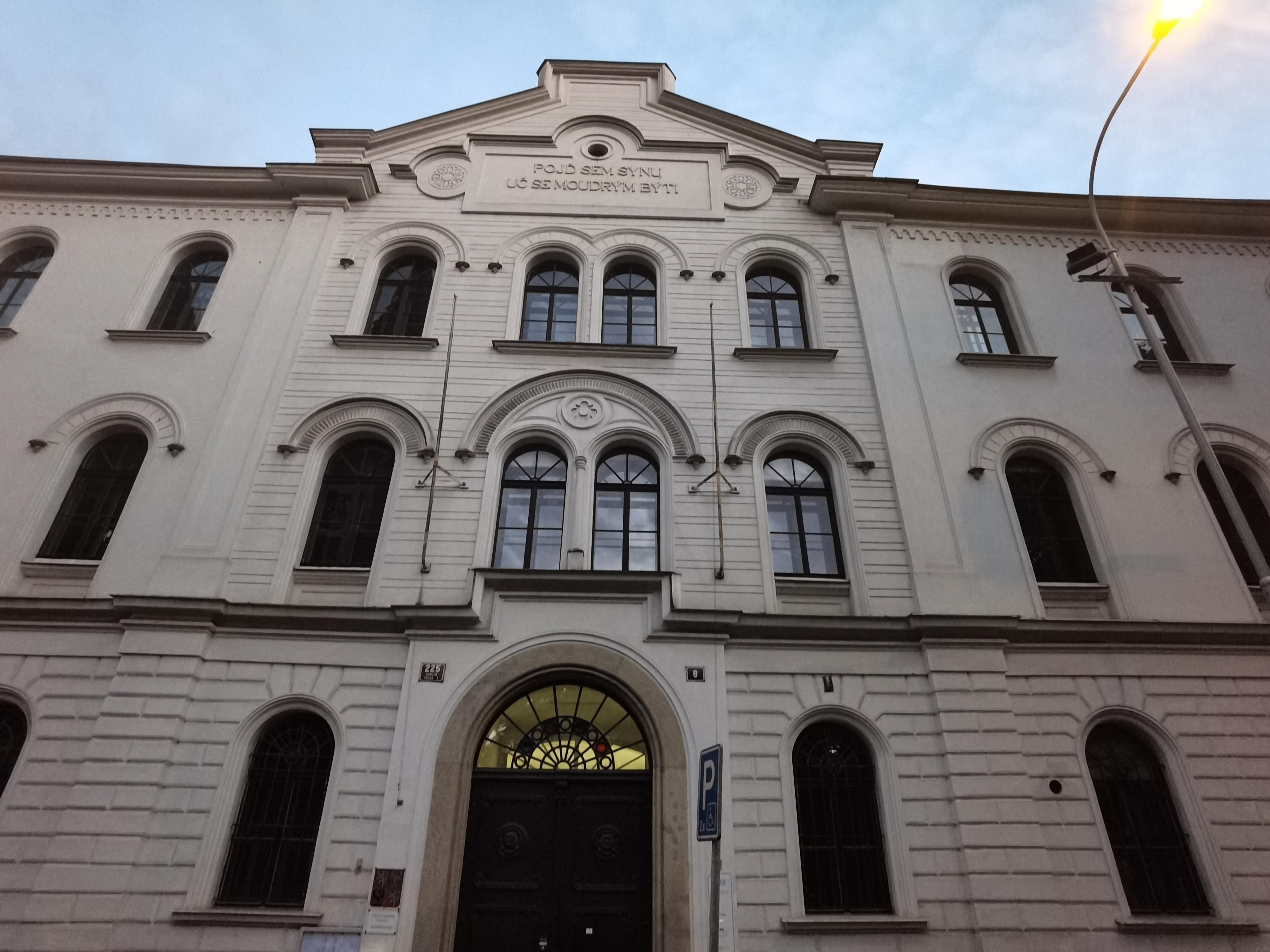 Střední odborné učiliště kadeřnické, Praha 8 foto 3