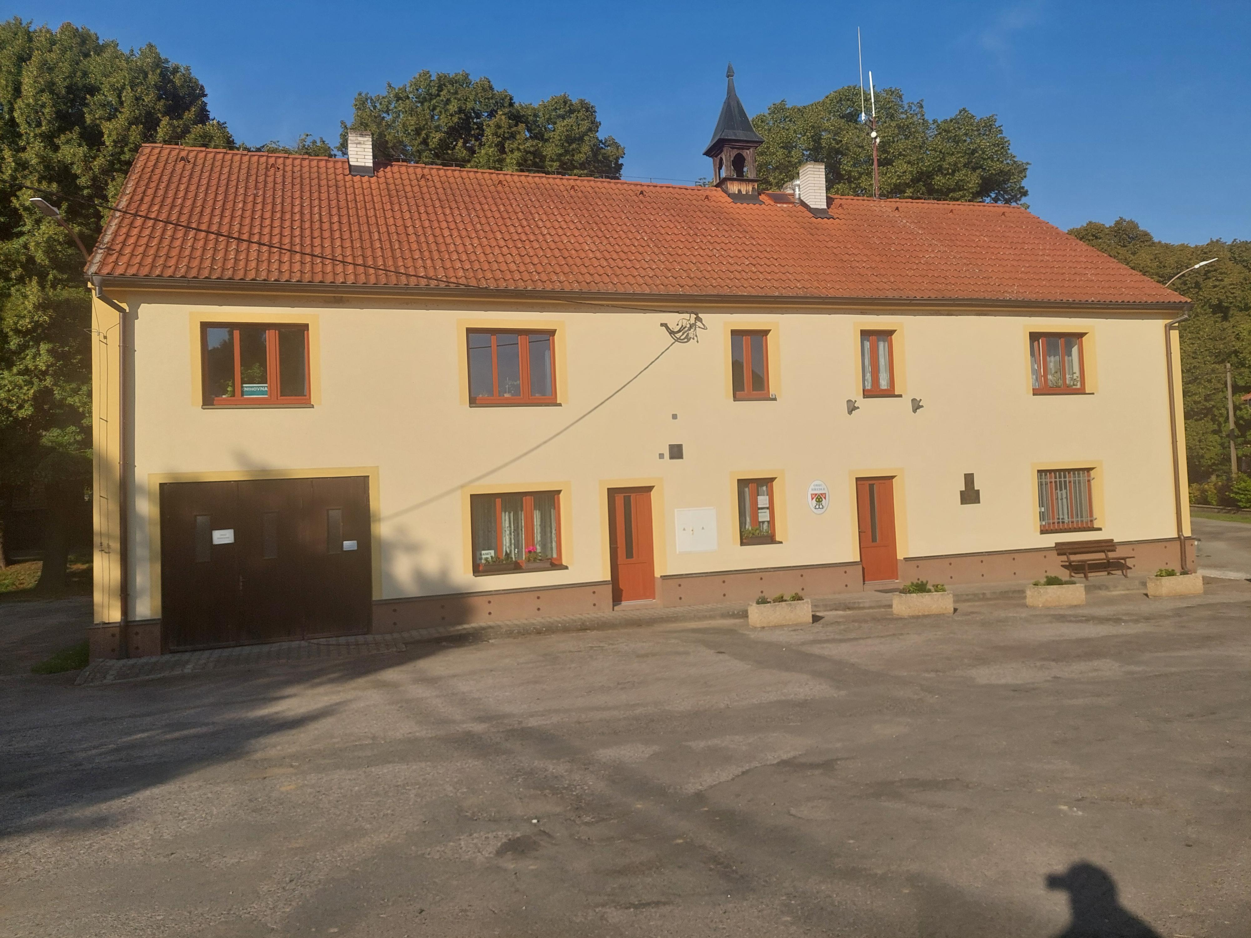 Hředle - obecní úřad foto 4