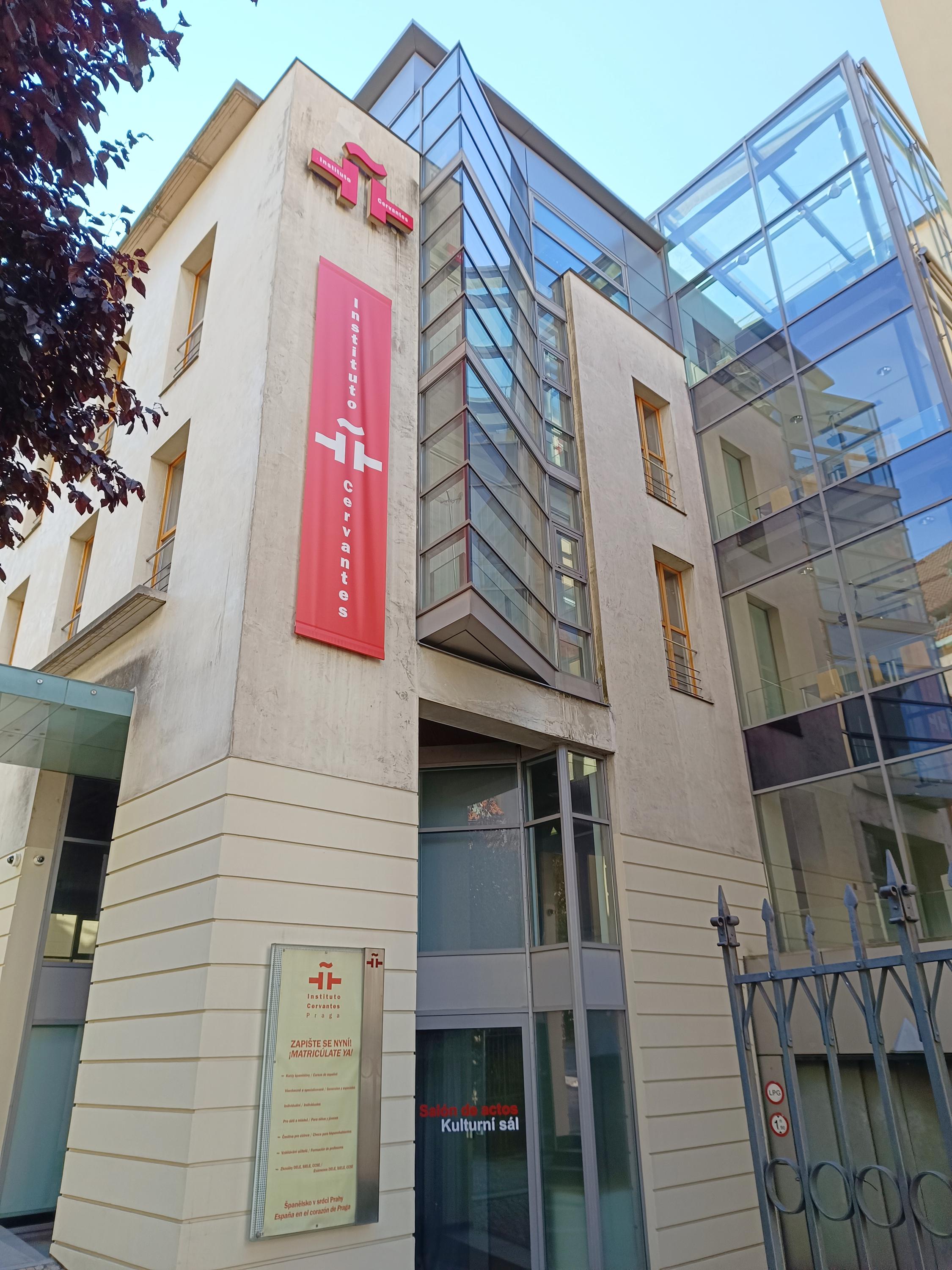 Velvyslanectví Španělska - Knihovna Institutu Cervantes foto 3