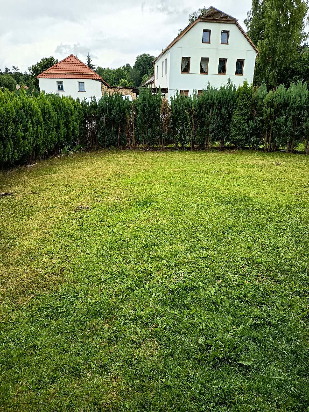 Chalupa za trnkovým keřem foto 3