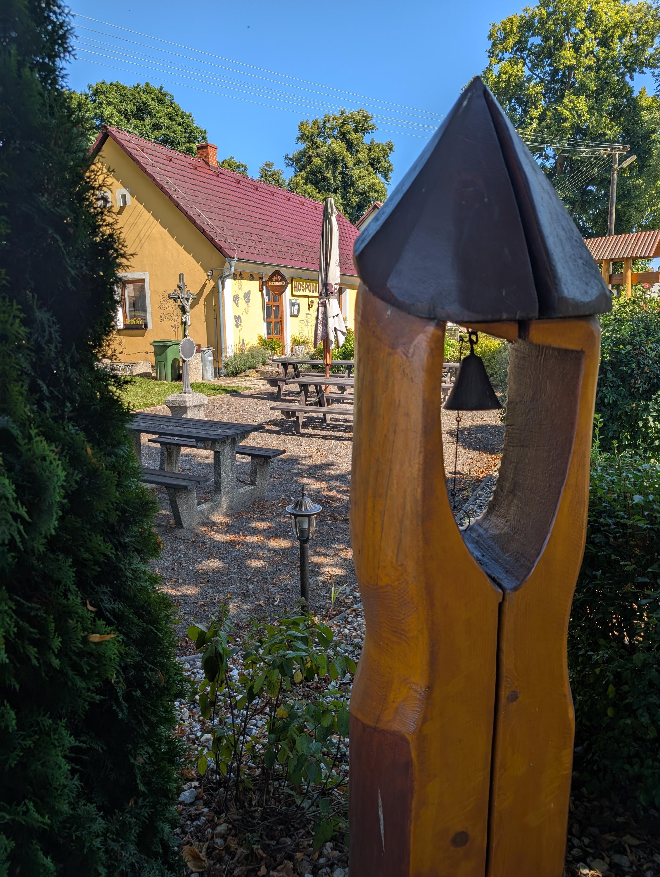 Hospoda ve struhách foto 2