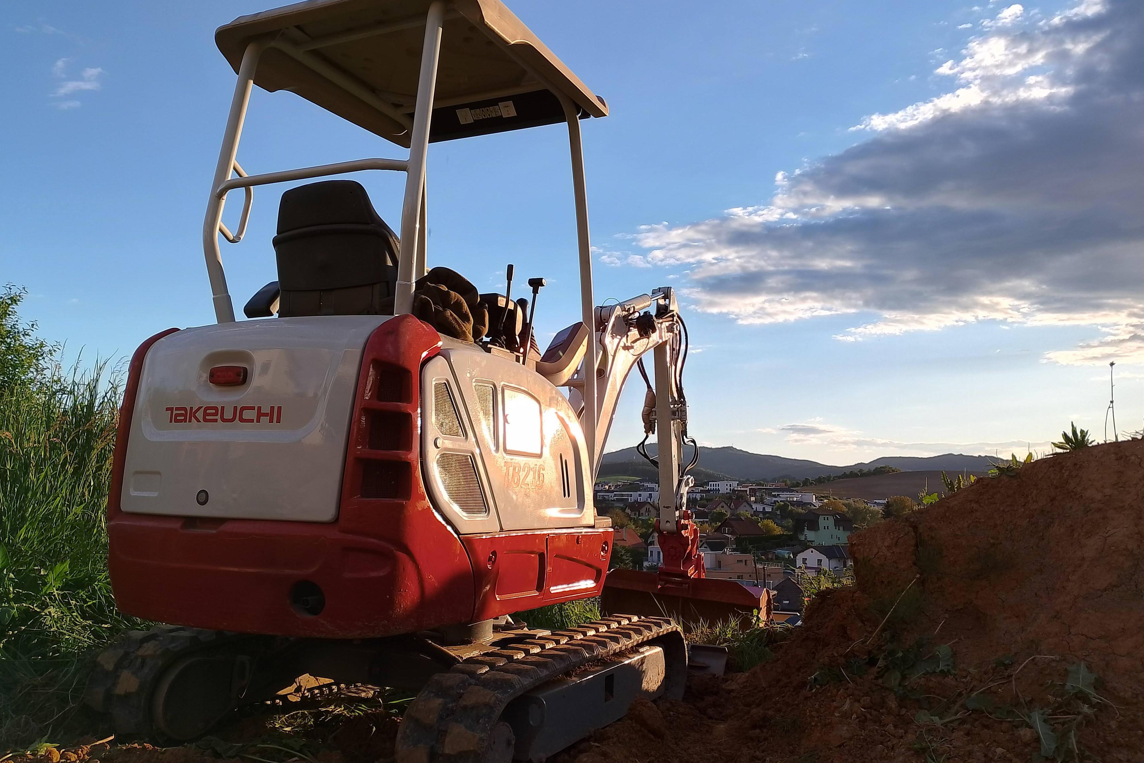 Zemní práce bagr - RUMANA s.r.o.