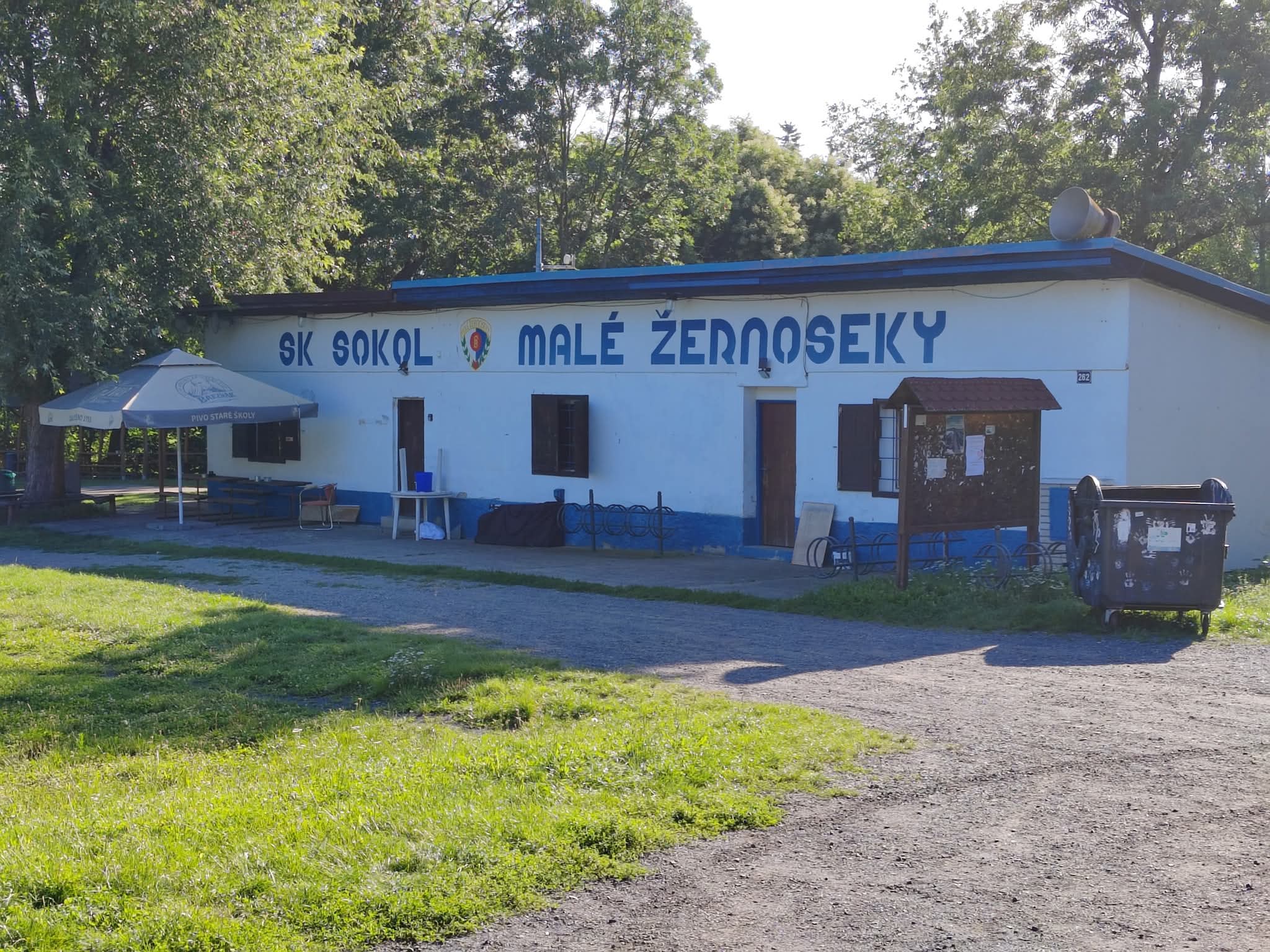 Fotbalové hřiště Malé Žernoseky