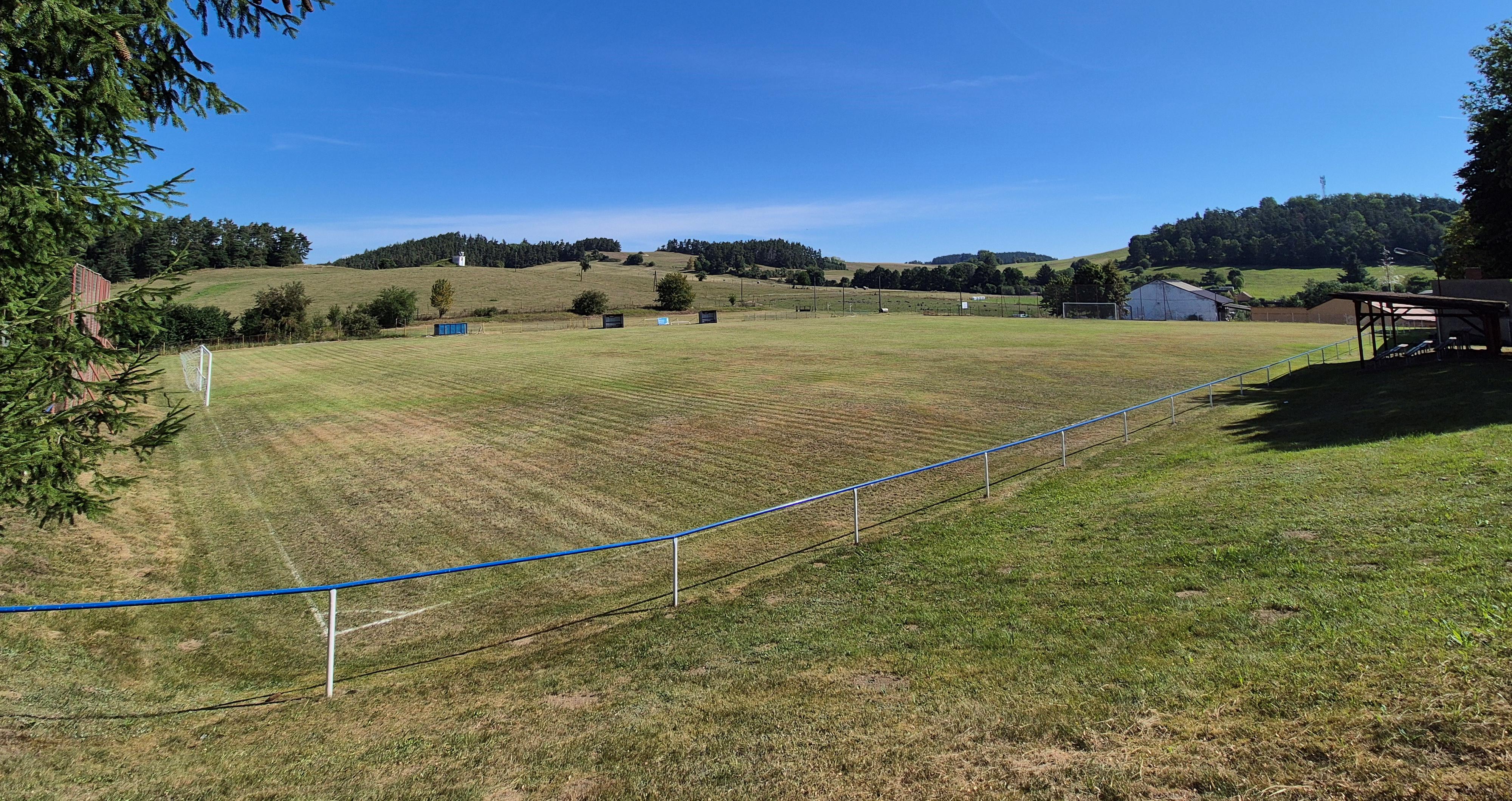 Fotbalové hřiště TJ Nezamyslice foto 2