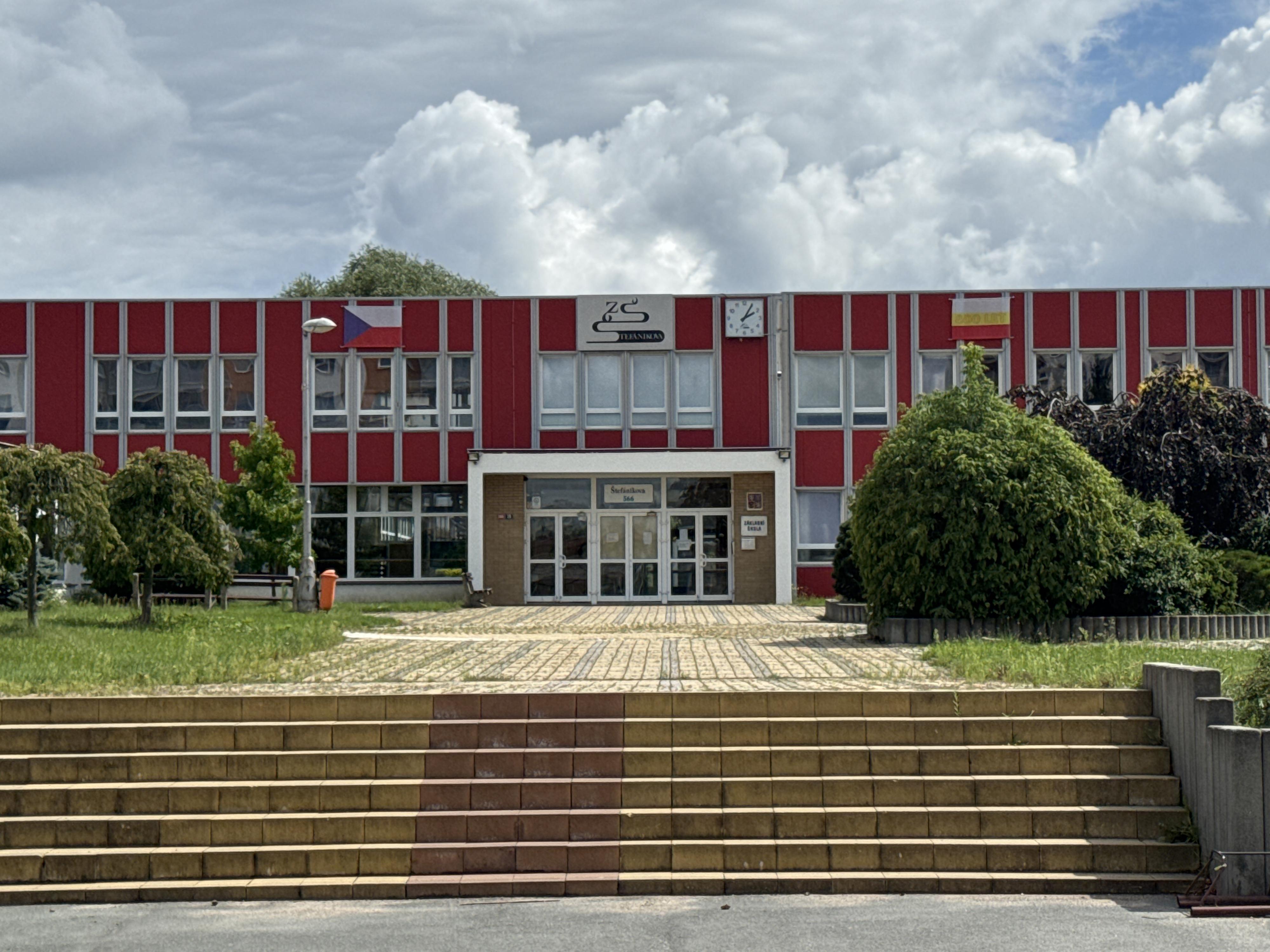 Základní škola, Hradec Králové, Štefánikova 566 foto 2