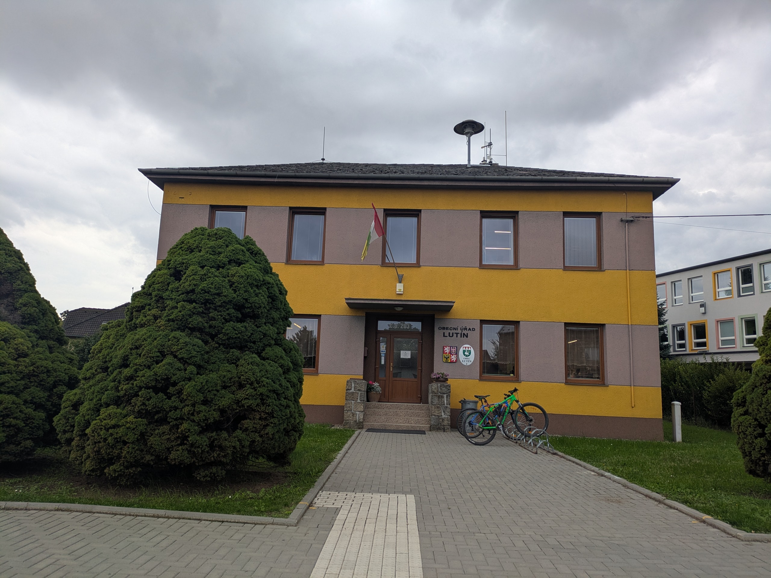 Lutín - obecní úřad foto 3