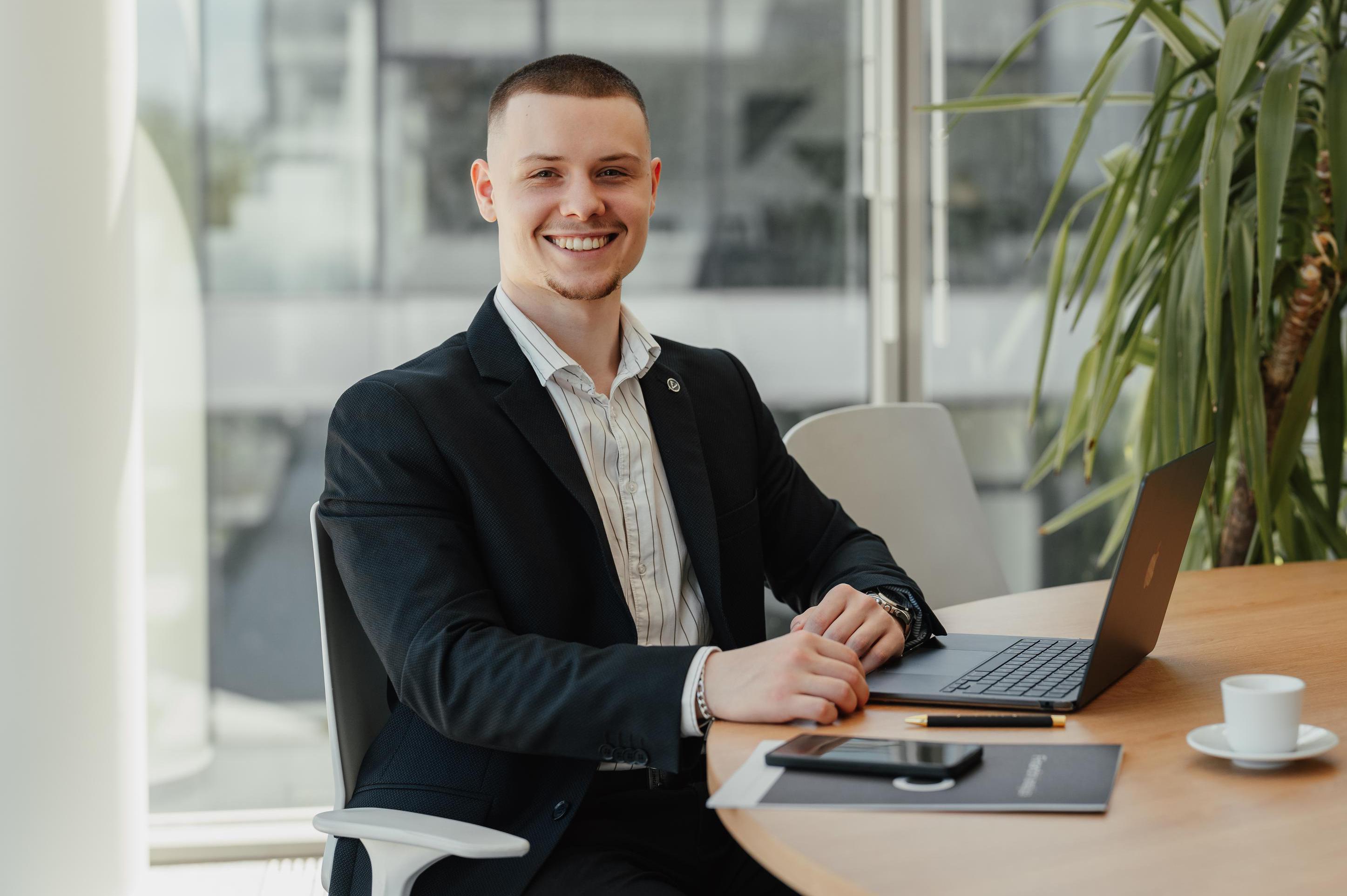 Finanční poradce David Štofanik