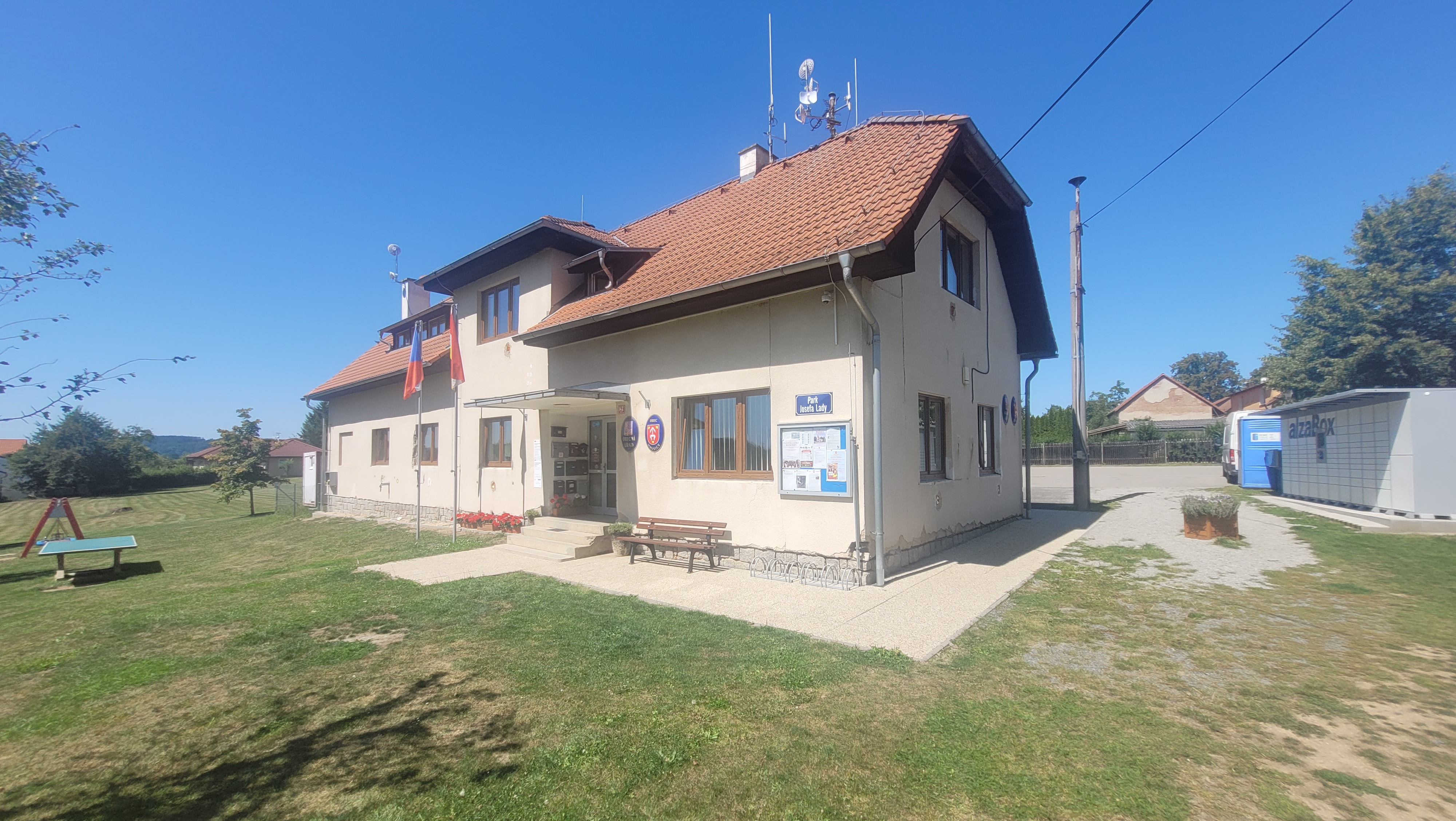 Hrusice - obecní úřad foto 4