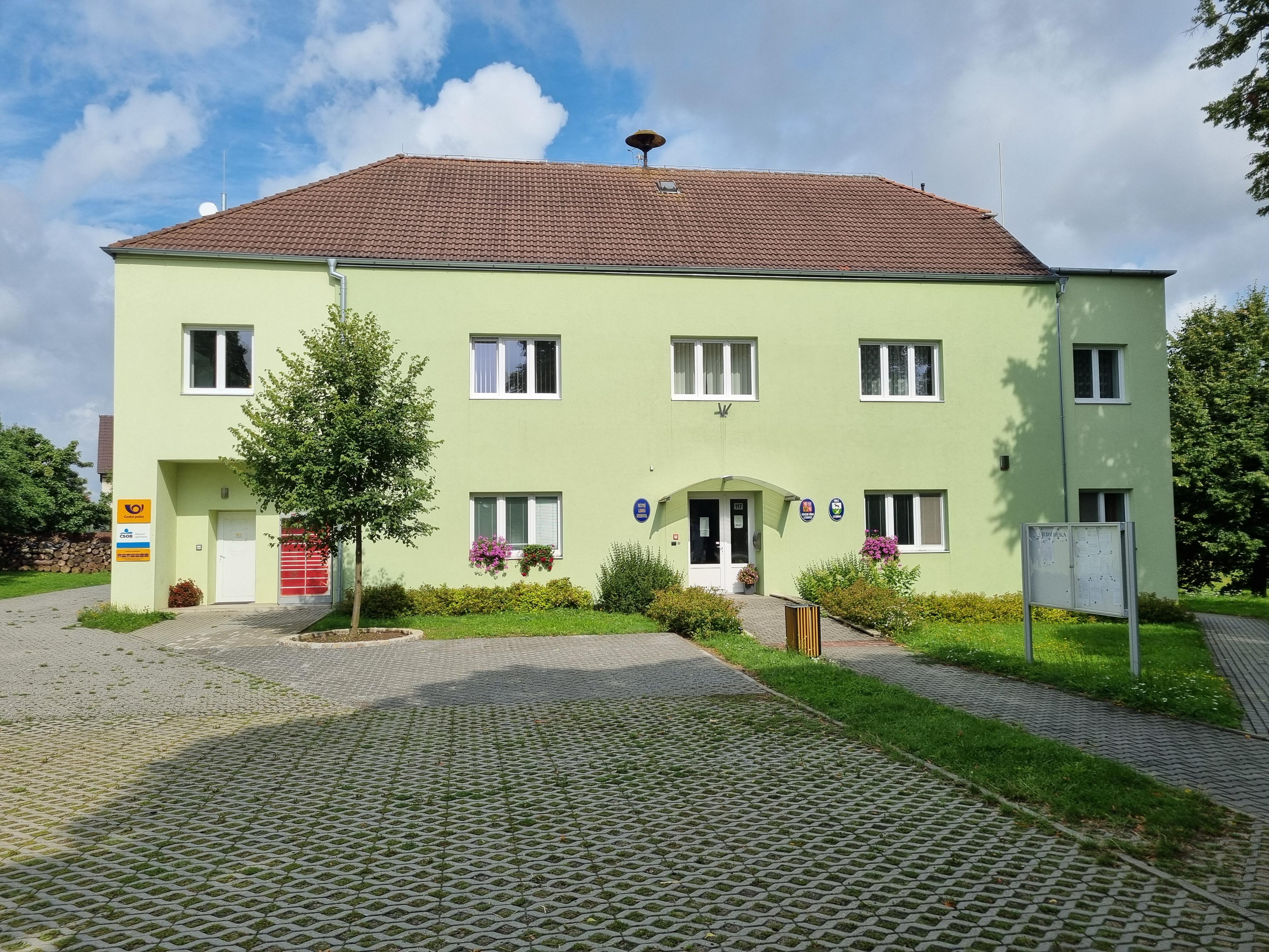 Lesonice - obecní úřad foto 3