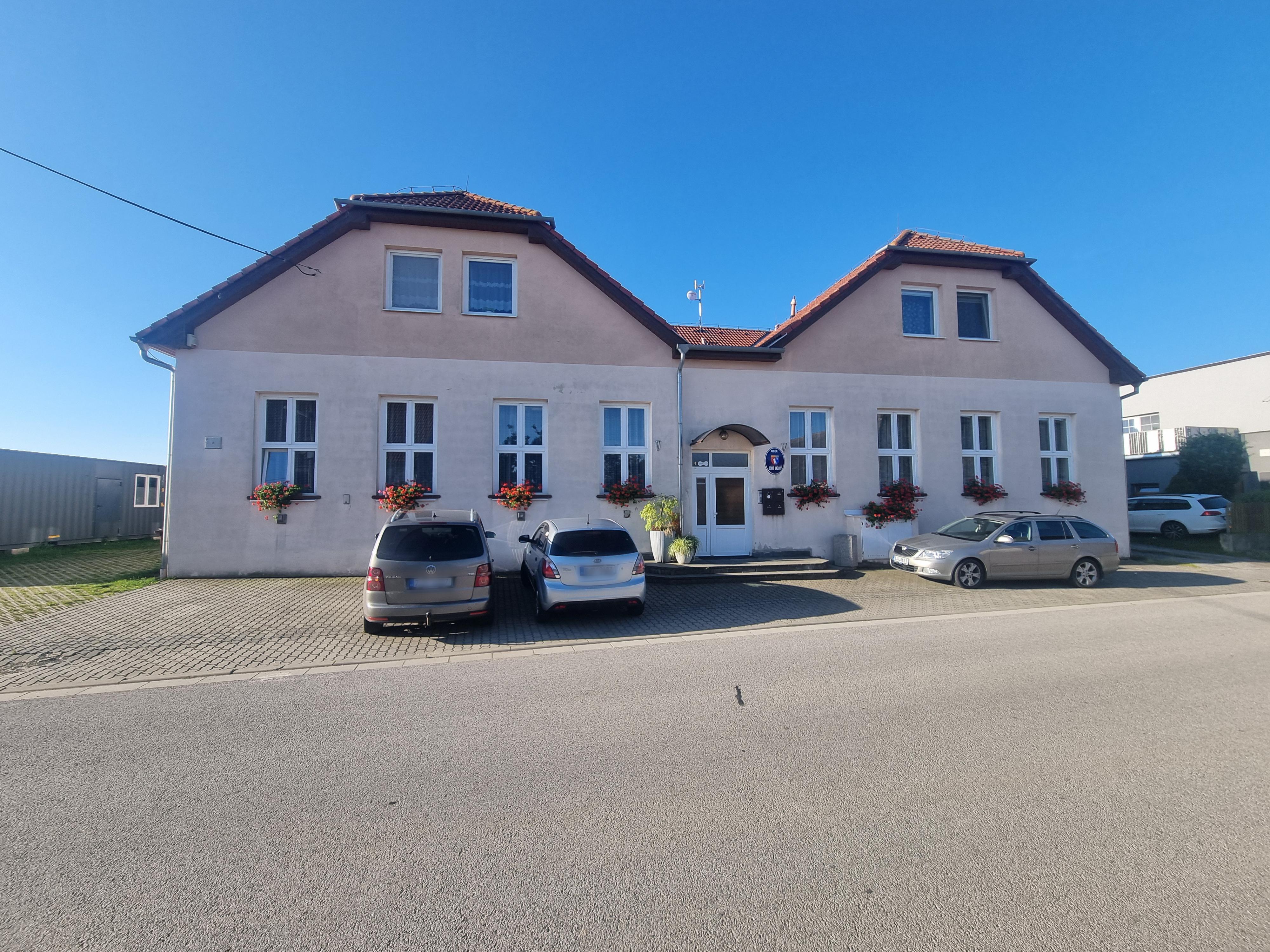 Dolní Lažany - obecní úřad