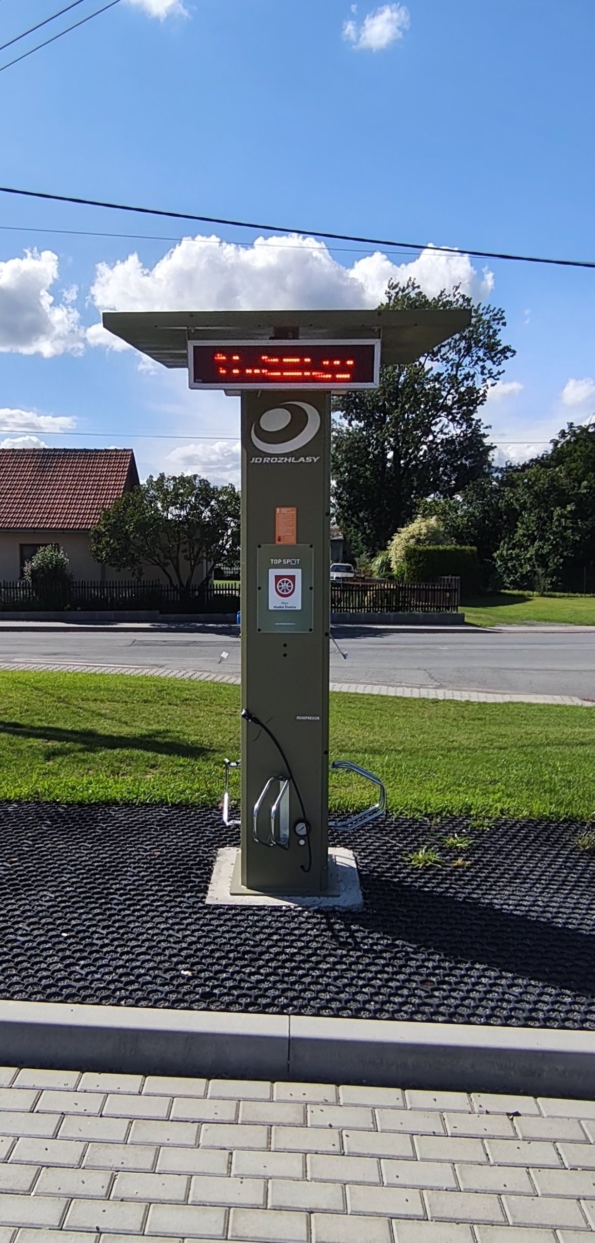 Multifunkční dobíjecí stanice Ledeos foto 2