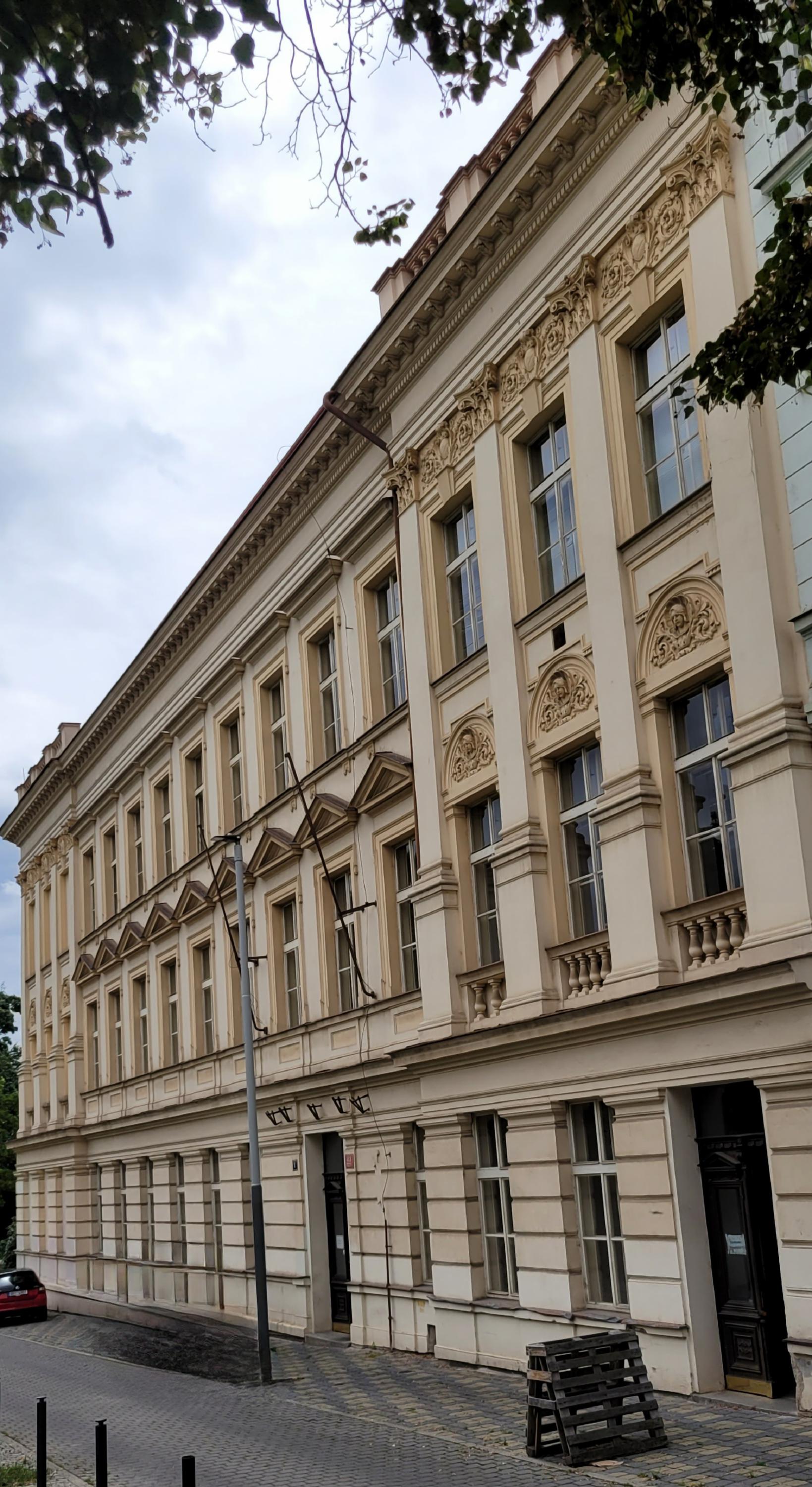 Obchodní akademie Heroldovy sady foto 2