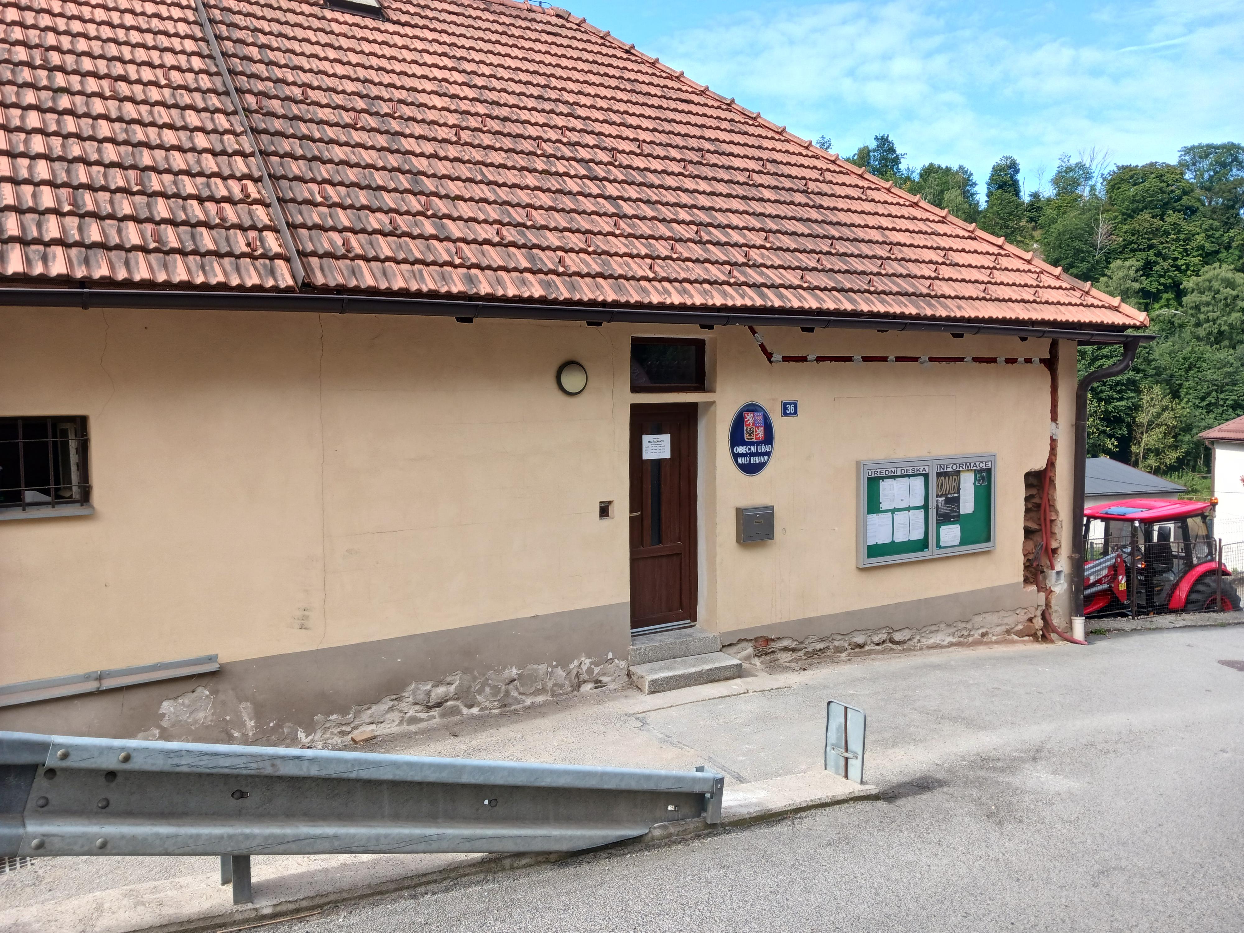 Malý Beranov - obecní úřad foto 2