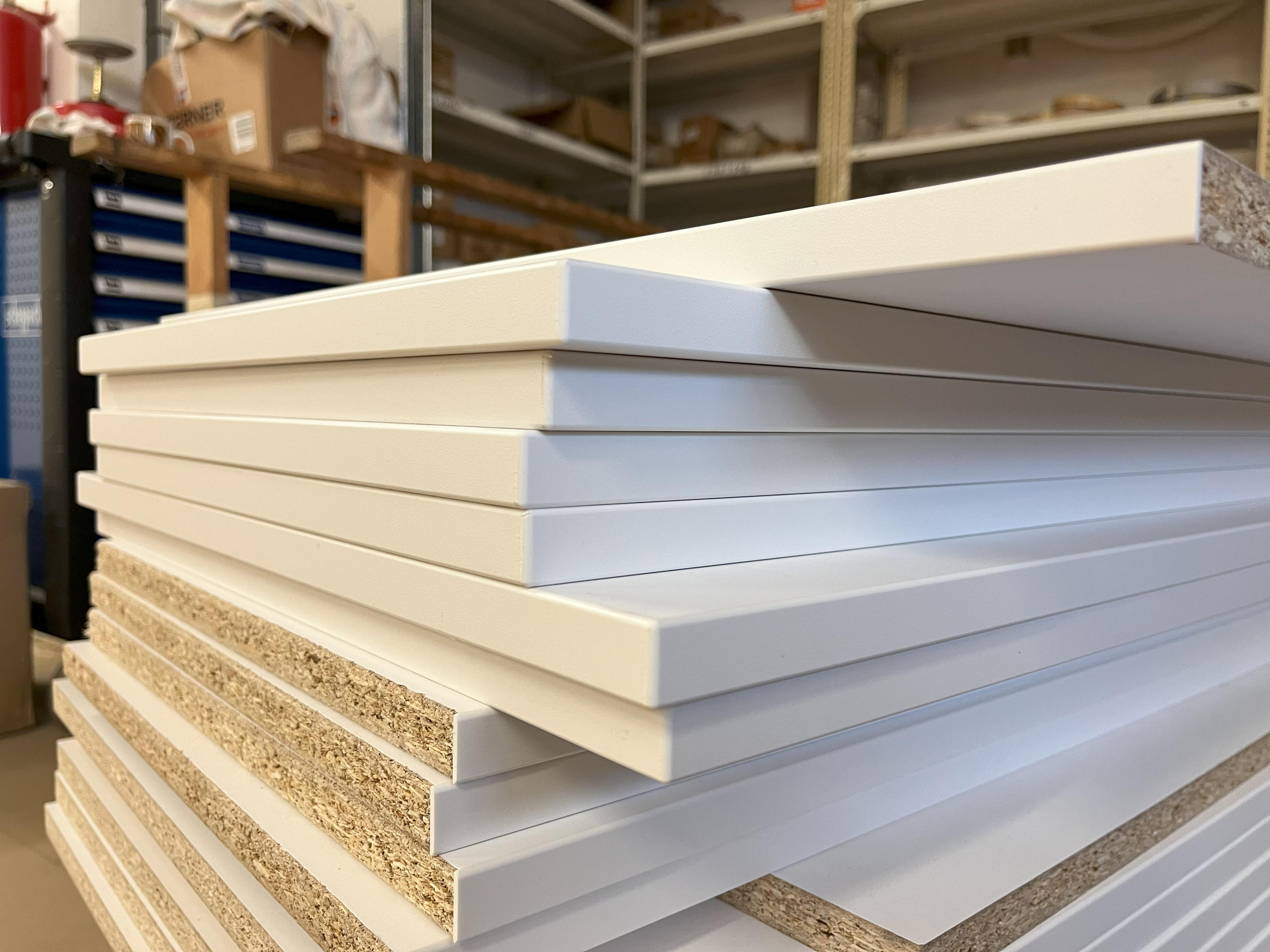 Olepování hran velkoplošných materiálů