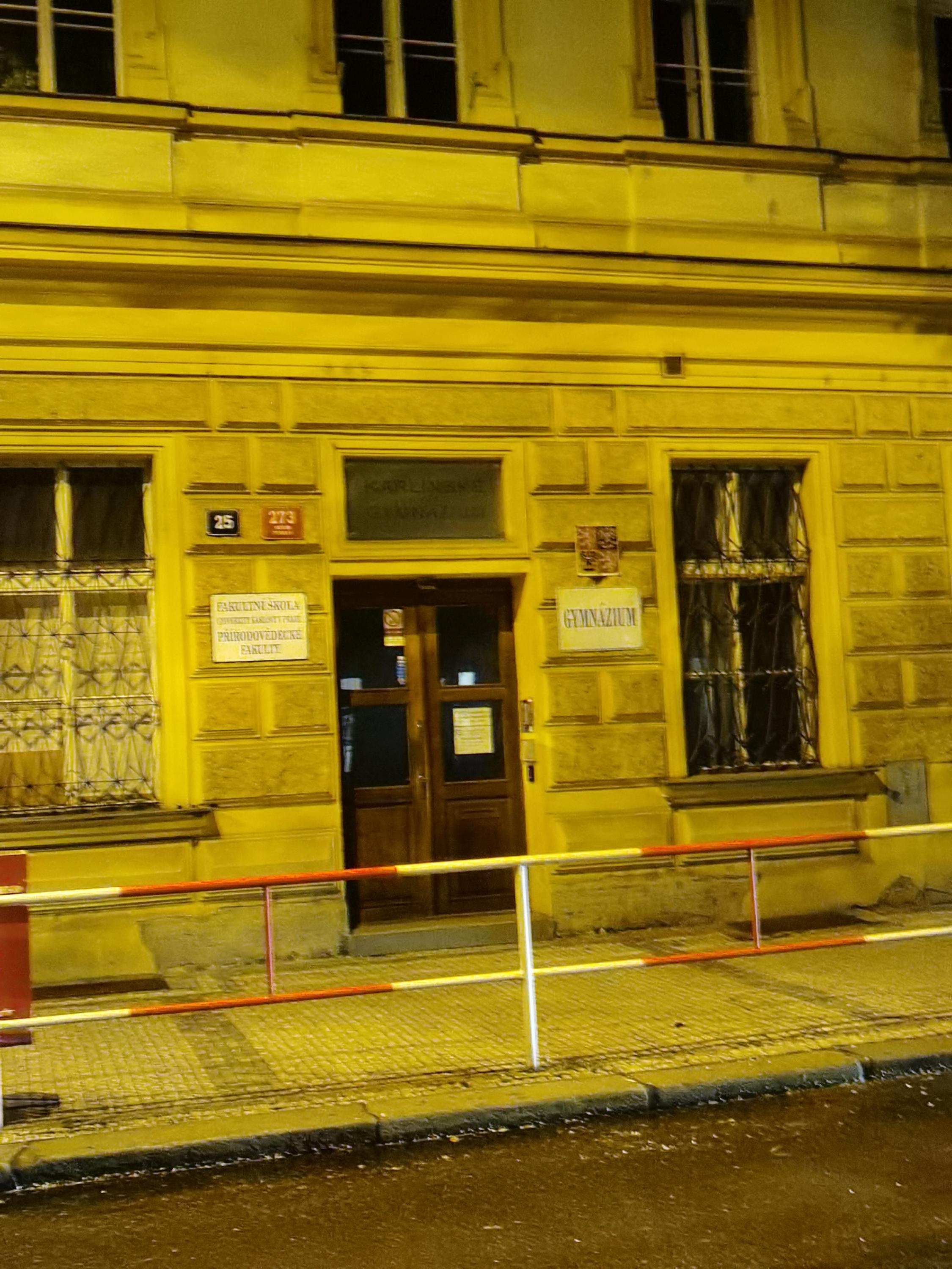 Karlínské gymnázium Praha foto 3