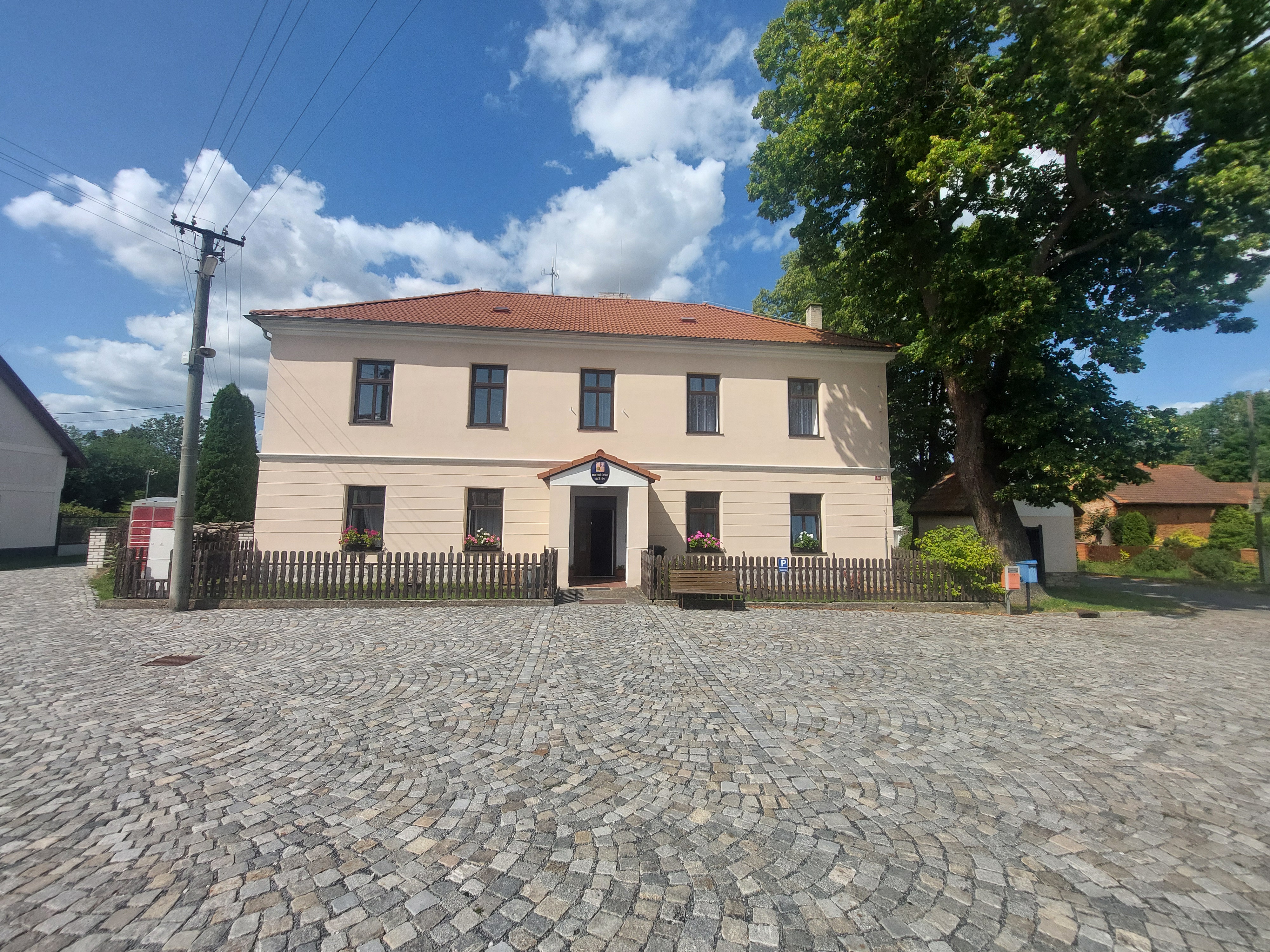 Běštín - obecní úřad foto 3