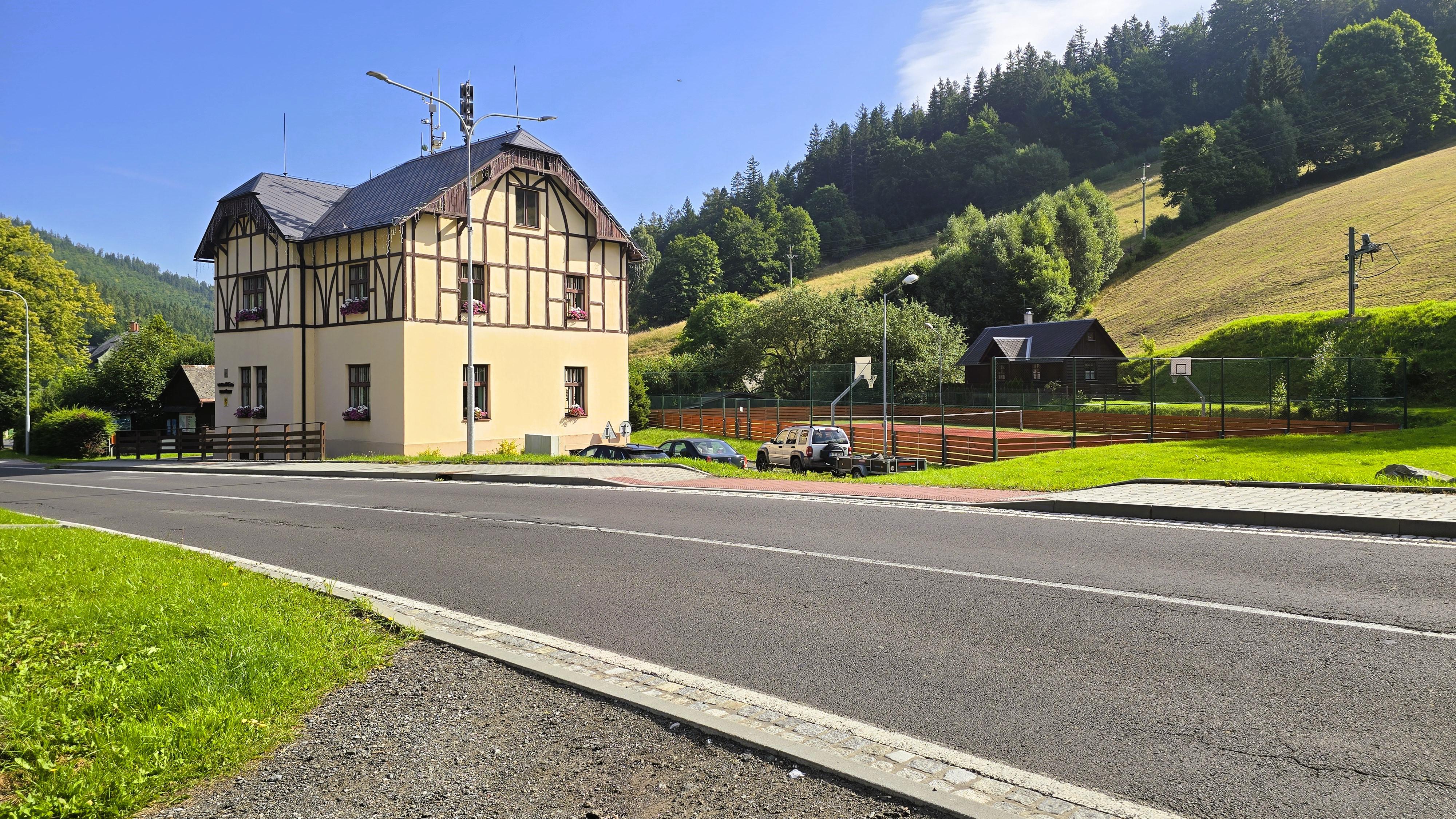 Ludvíkov - obecní úřad foto 2
